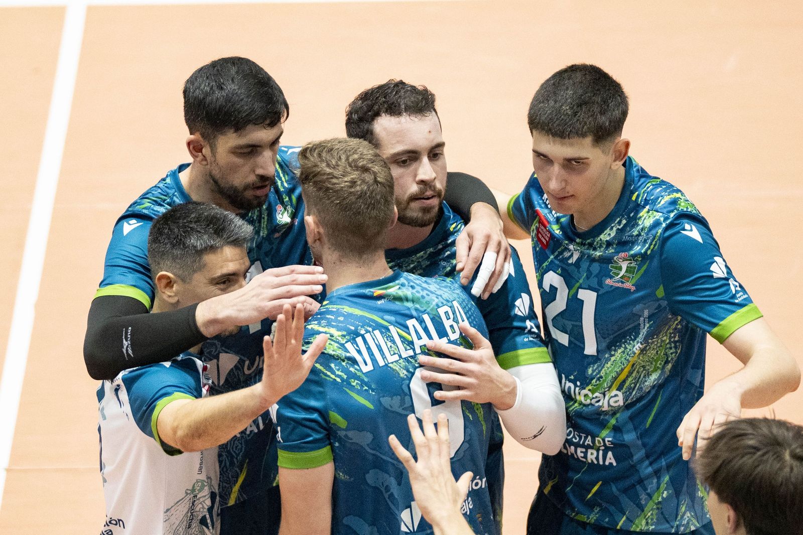 Las imágenes del partido entre Unicaja Costa de Almería y Pamesa Teruel de Superliga de voleibol