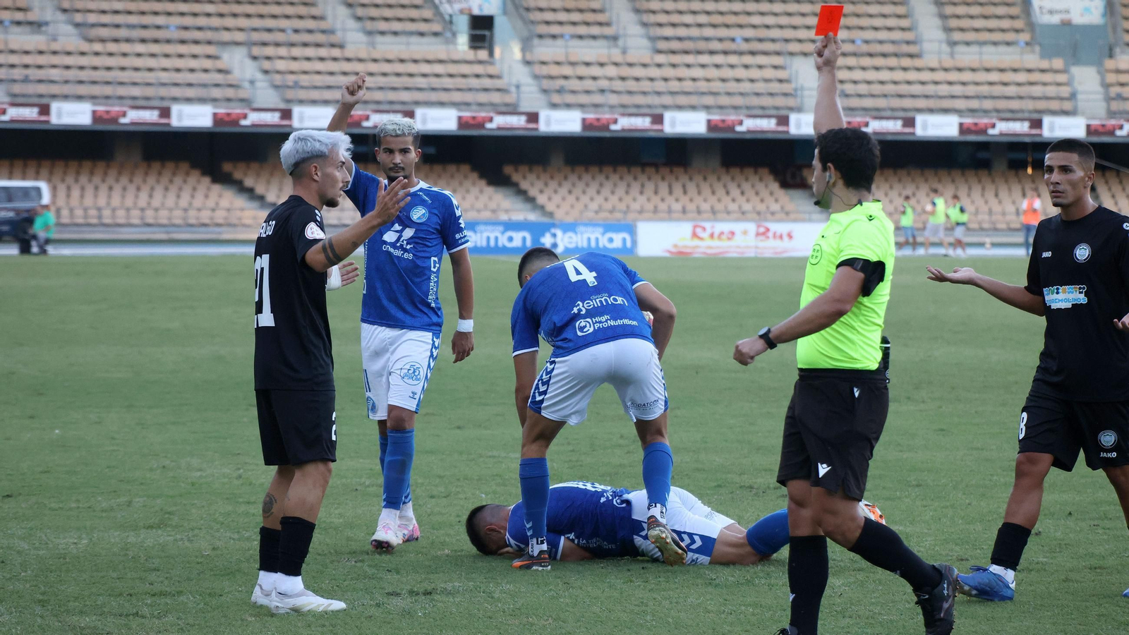 Imágenes del partido entre Xerez DFC y Juventud Torremolinos en Chapín