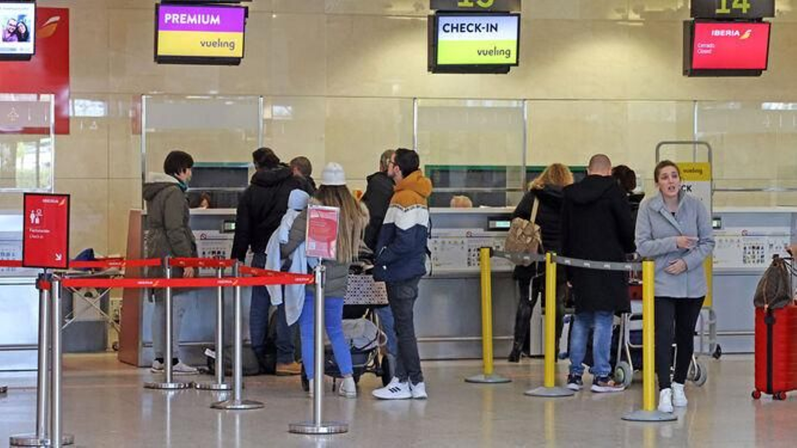 Pasajeros en la cola de facturación del Aeropuerto de Jerez, en una imagen reciente.