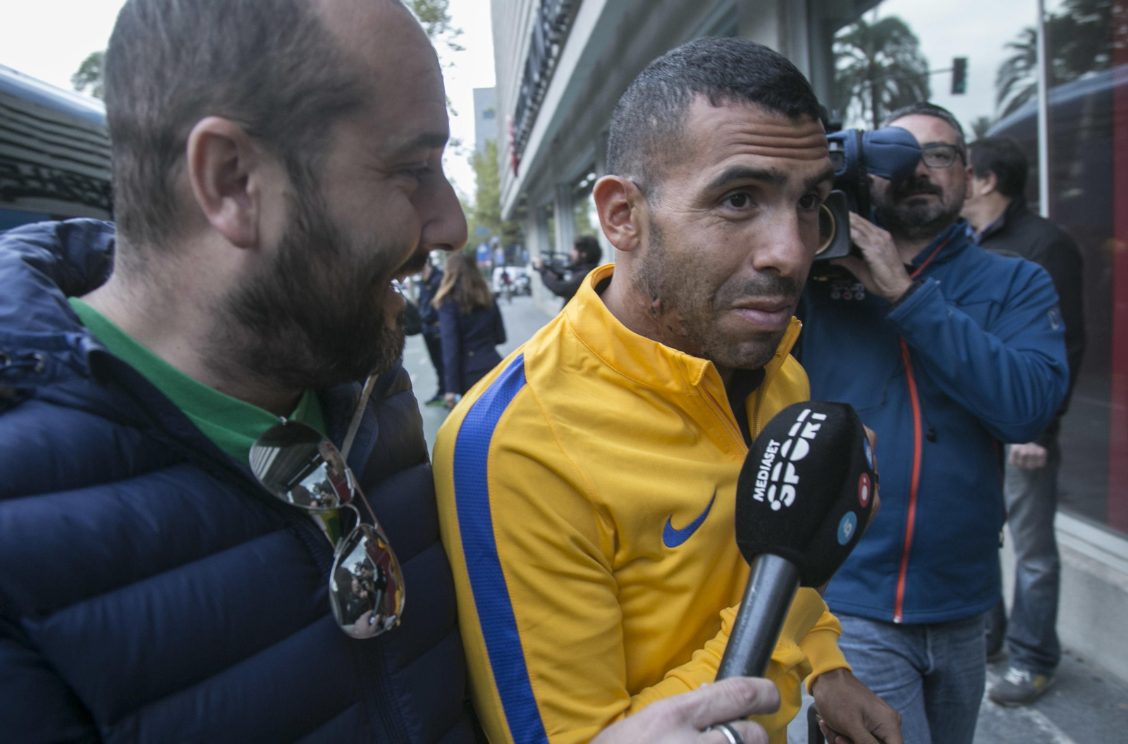 Carlos Tévez llega a Sevilla con el Boca Juniors.