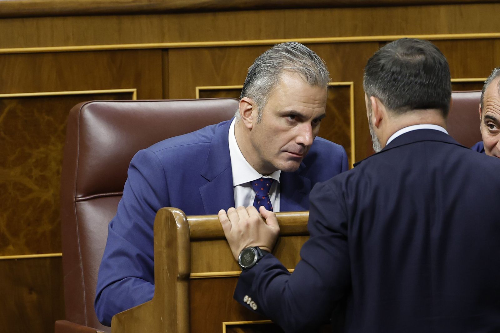 Ortega Smith conversa este jueves con Santiago Abascal en el Congreso.