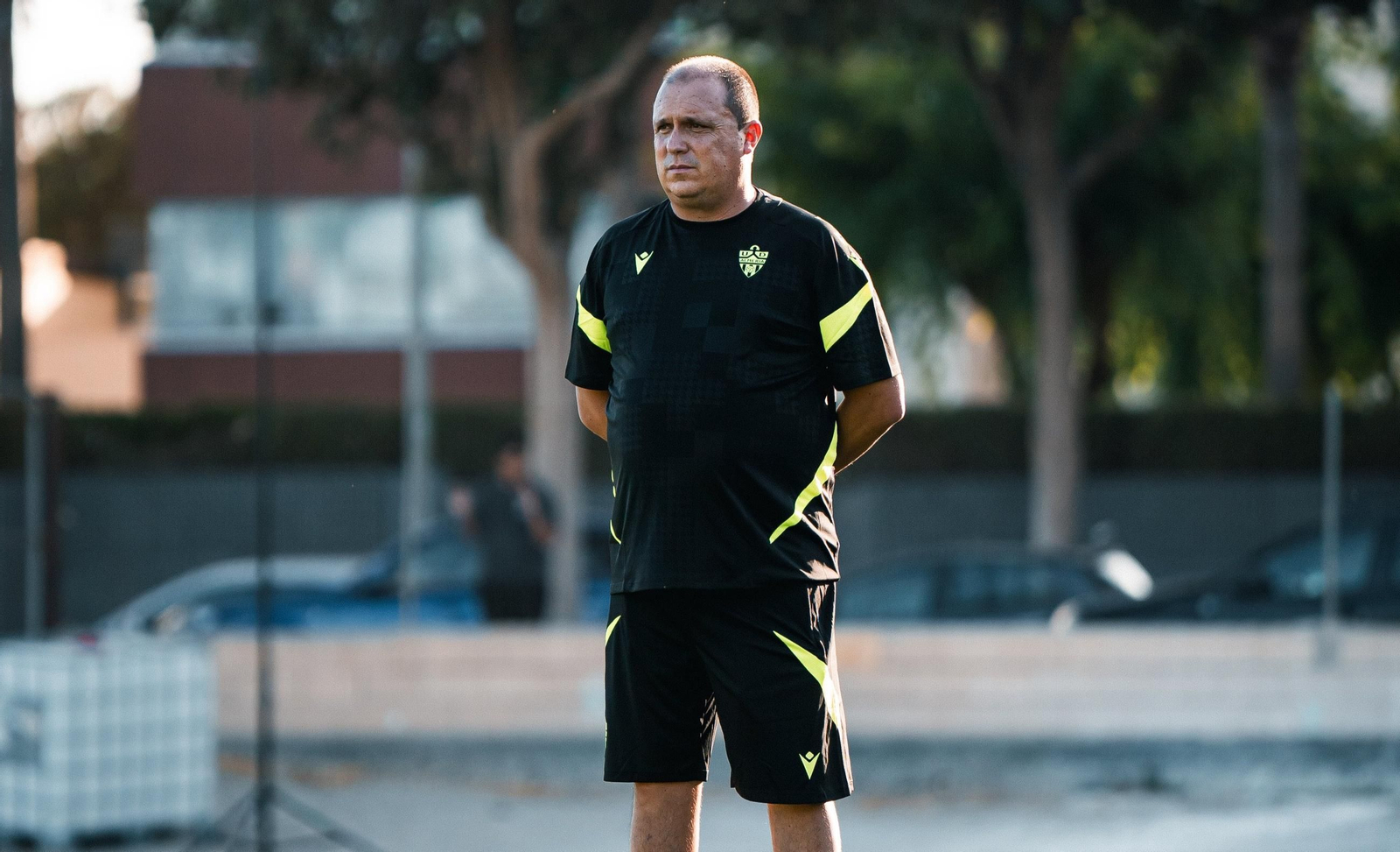 Alberto Lasarte, en un entrenamiento del filial almeriense.