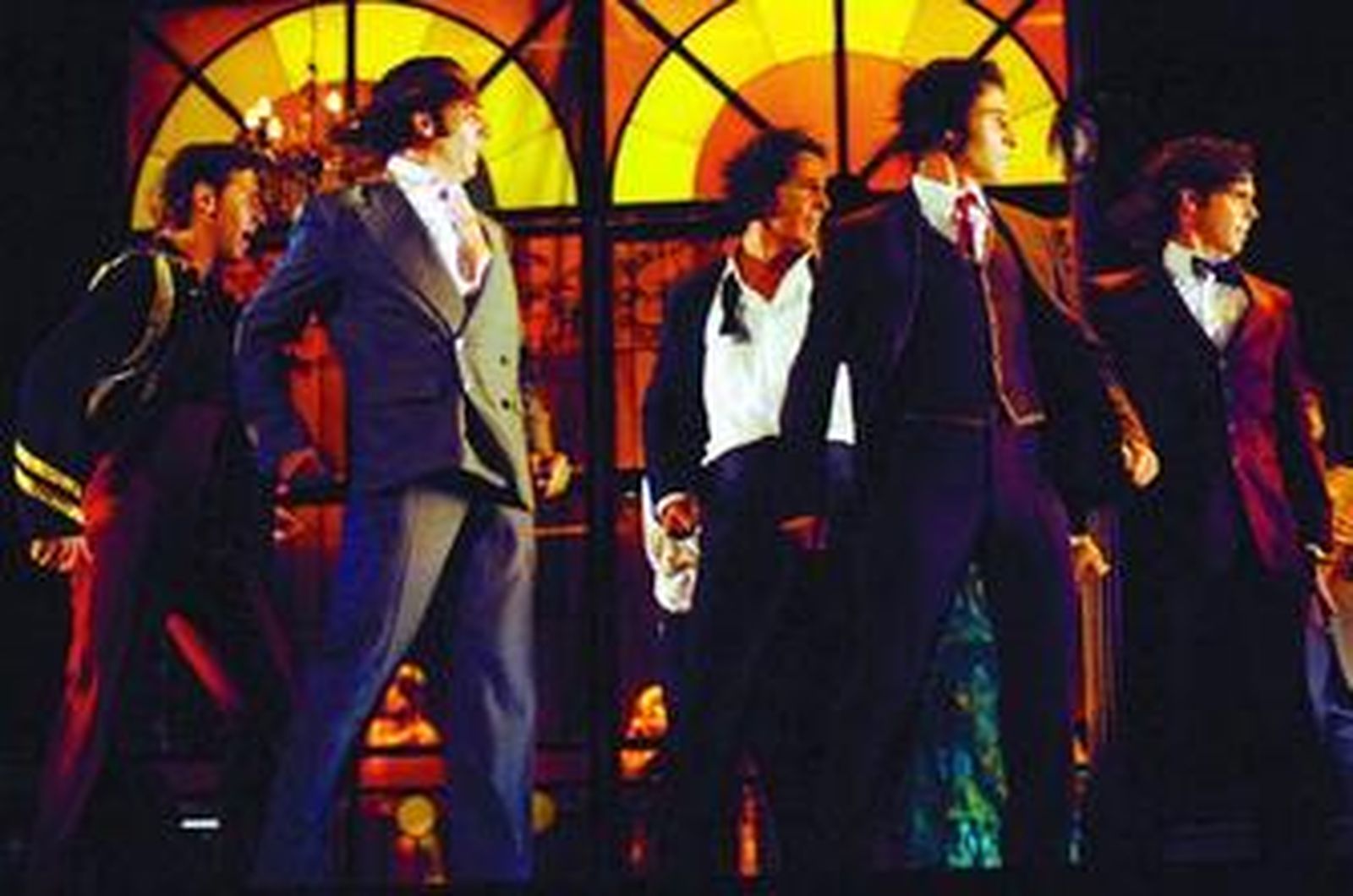 La bailaora Cristina Hoyos regala lo mejor de sí misma en su actuación en el 'Poema del cante jondo en el Café de Chinitas'.