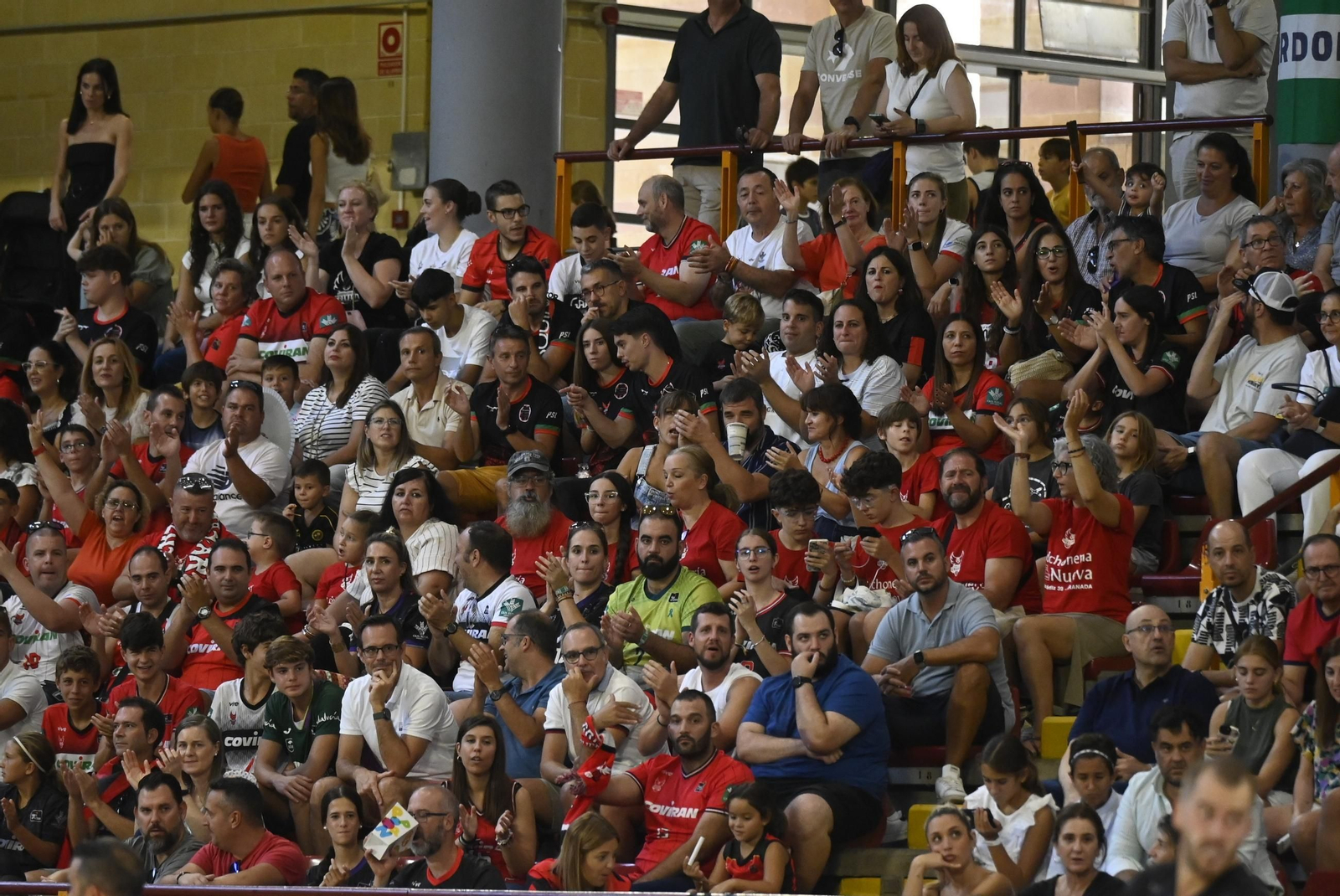 Las mejores fotos del ambiente en Vista Alegre para el Unicaja - Covirán Granada de la Copa de Andalucía de baloncesto