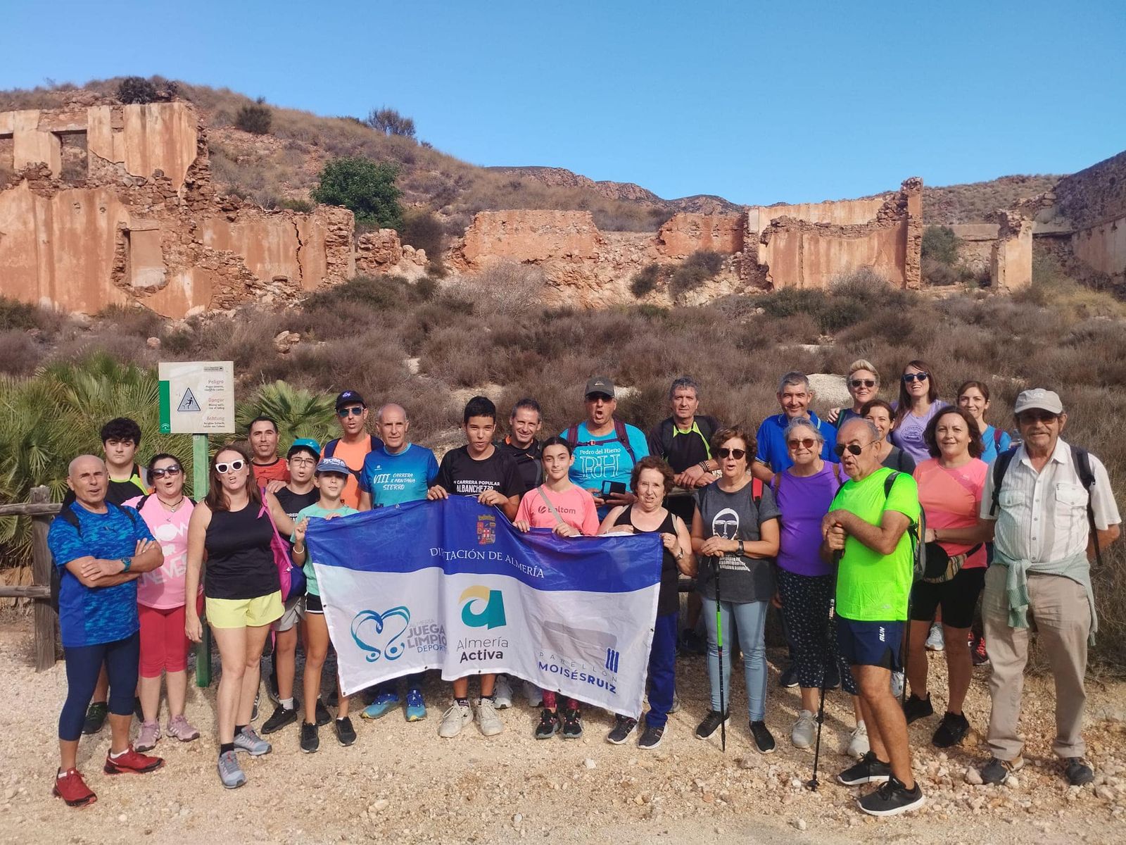 El grupo de vecinos de Albánchez recorrió este sendero el pasado domingo