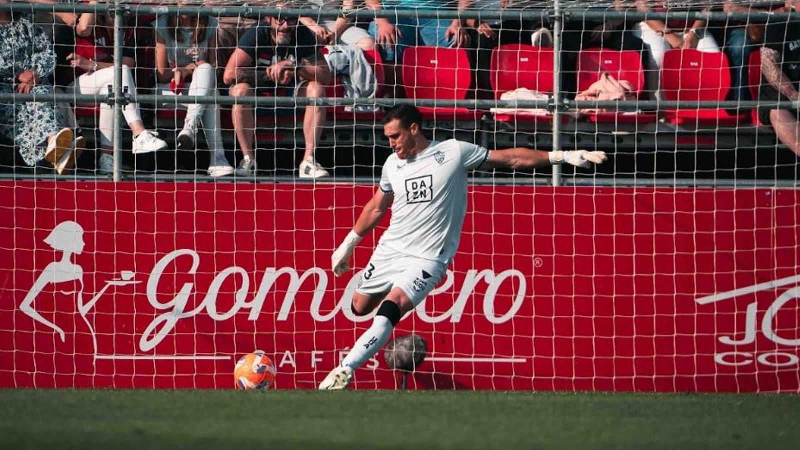 Fernando evitó el 1-0 de Izeta con una atajada salvadora