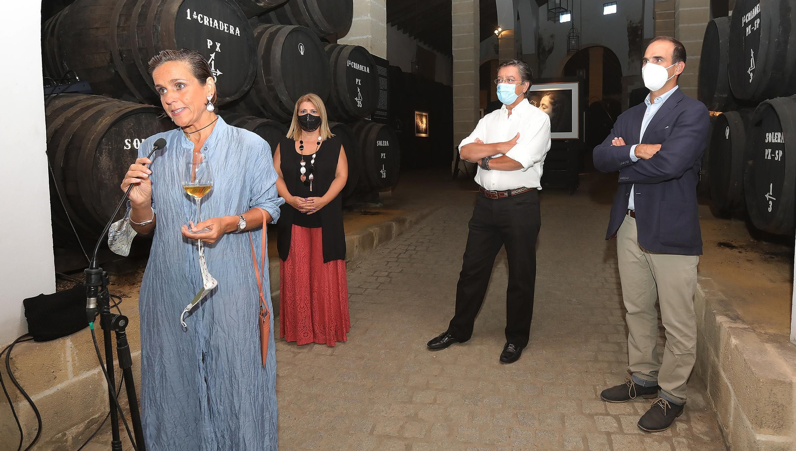 Pío Cabanillas inaugura 'Antigua' en bodegas Tradición