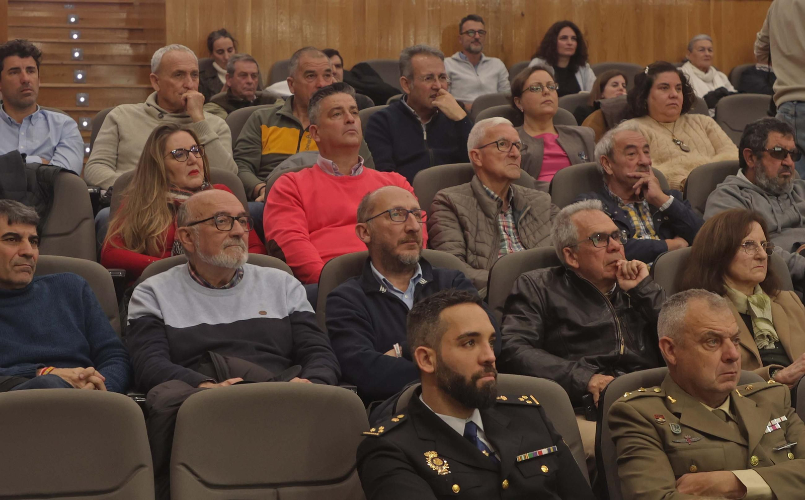 Fotos de la restauración de un traje clásico de buzo de la primera mitad del siglo XX en Algeciras