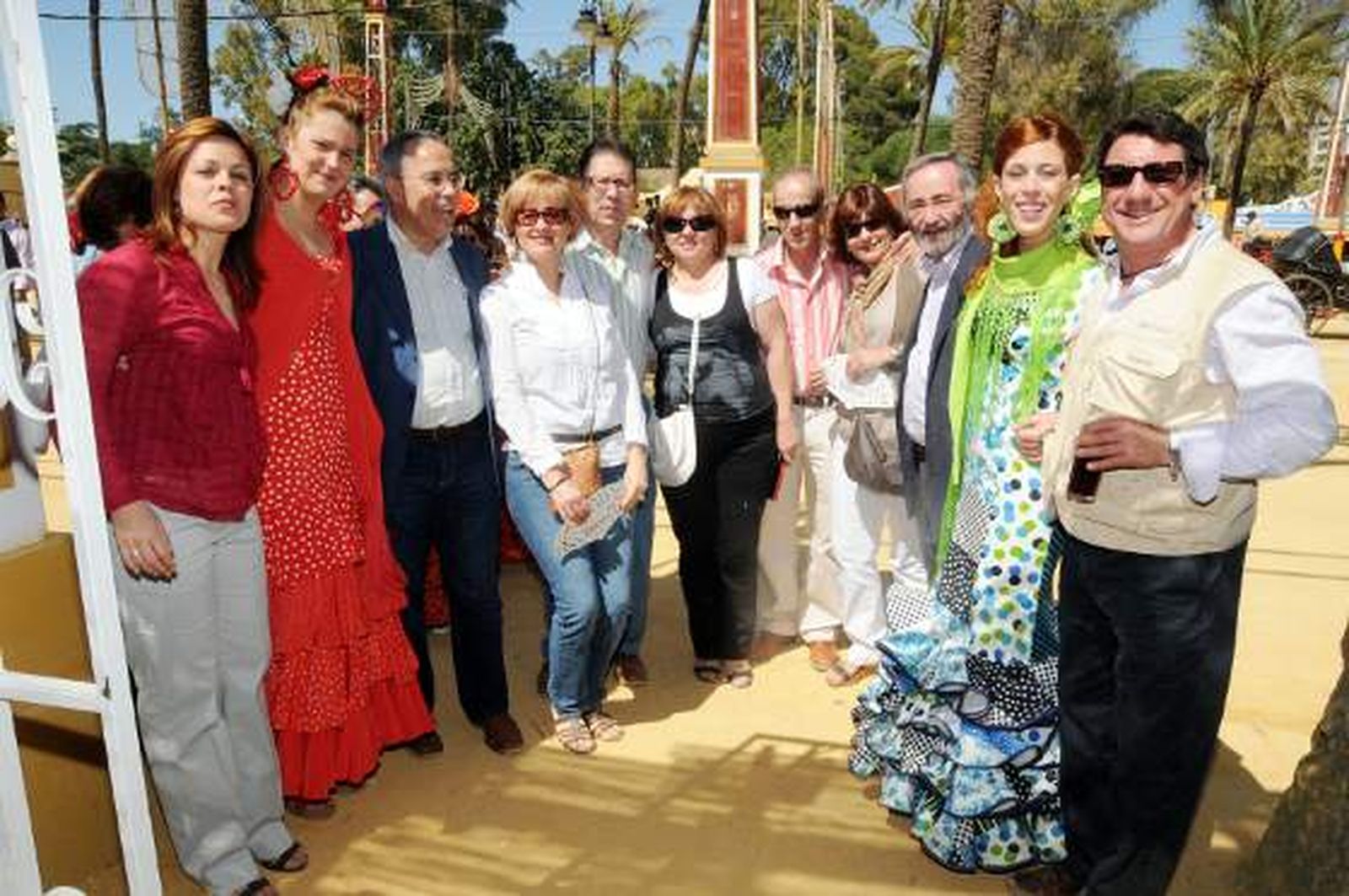 Los delegados Ainhoa Gil, Francisco Lebrero y Miriam Alconchel; la alcaldesa de Guadalcacín, Ana María Lirio; Miguel Cabeza, Antonio Puya, Lola Dueñas, Lola Barriga, José Luis Almagro, Rosario Almagro y Pascual, jefe de fotografía del Diario

Foto: Manuel Aranda