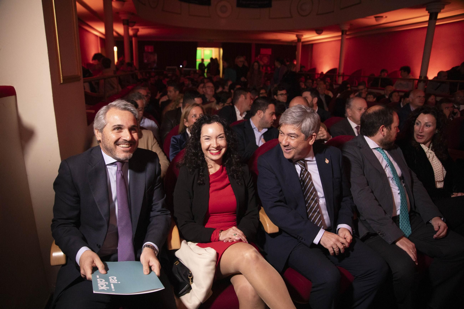 Imágenes de la presentación de las Holy Cards