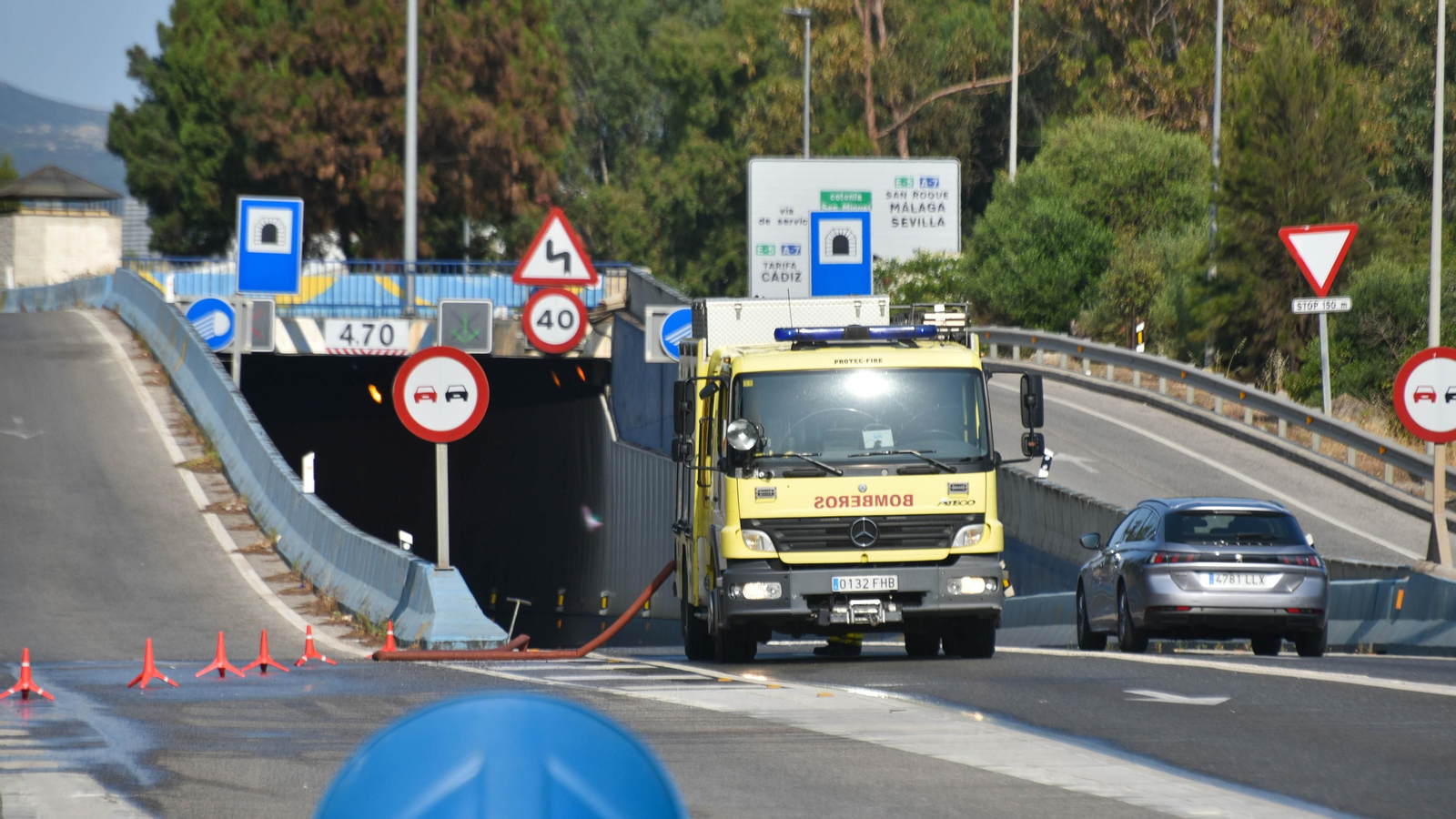 Las fotos del incendio de un camión en el Acceso norte al Puerrto de Algeciras