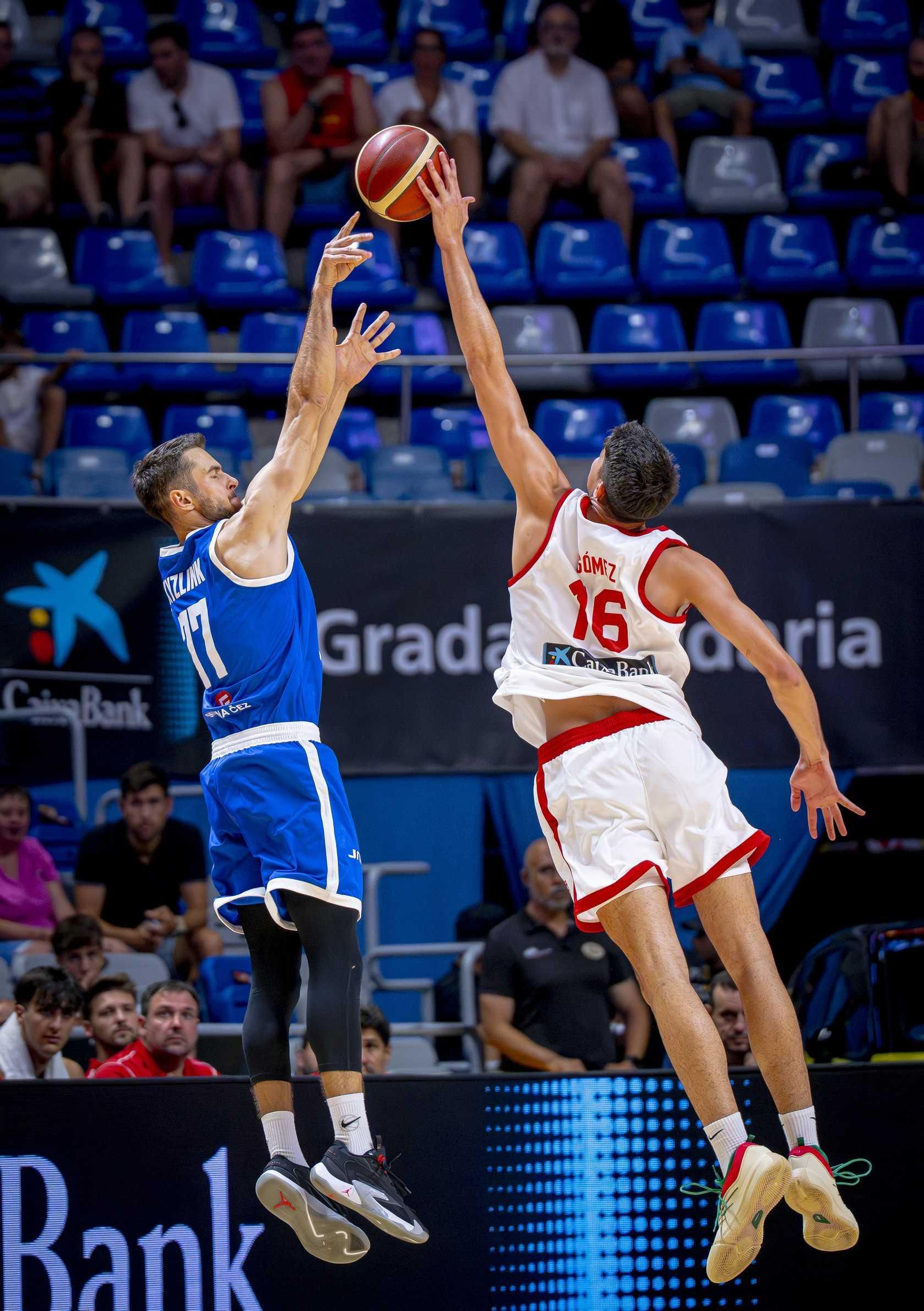 España B-República Checa, en fotos