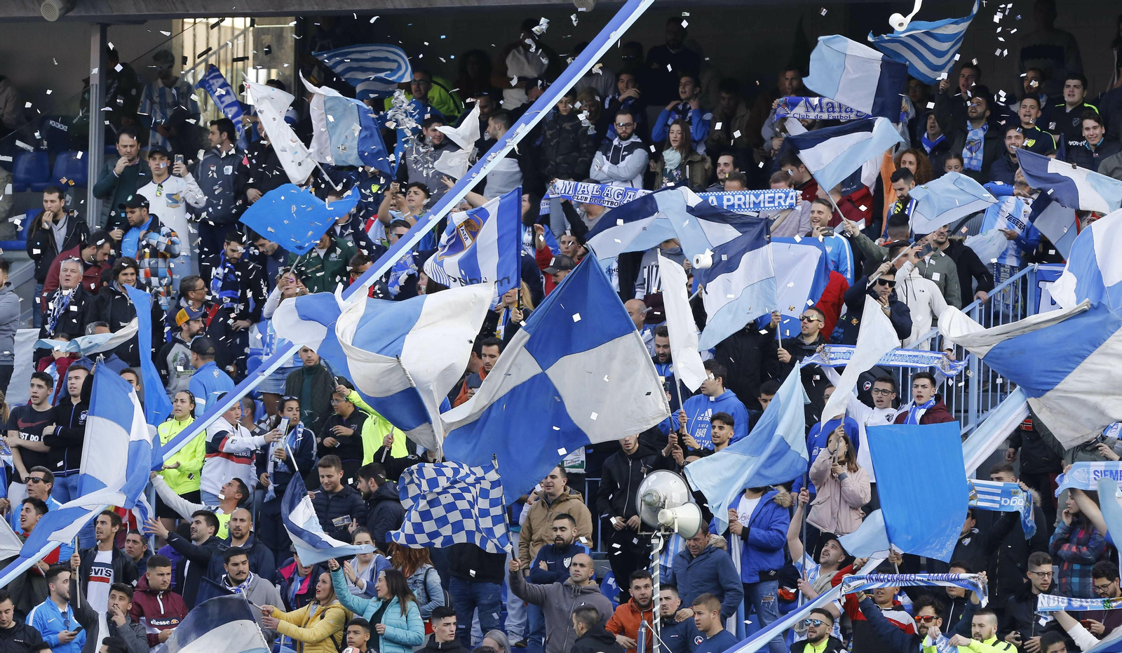 La afición del Málaga CF, durante el partido contra el Dépor.