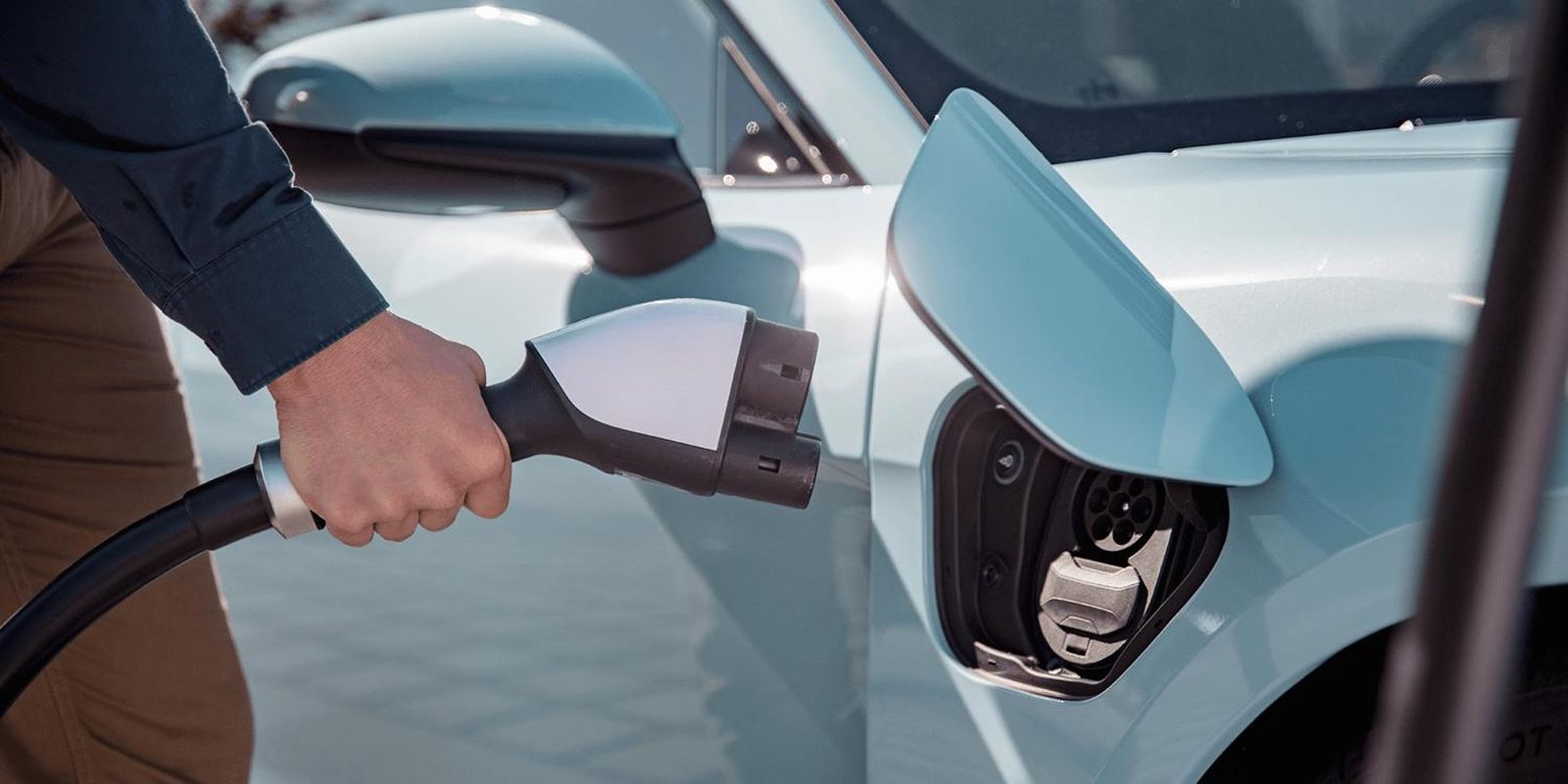 Las matriculaciones de vehículos electrificados superan las 100.000 unidades