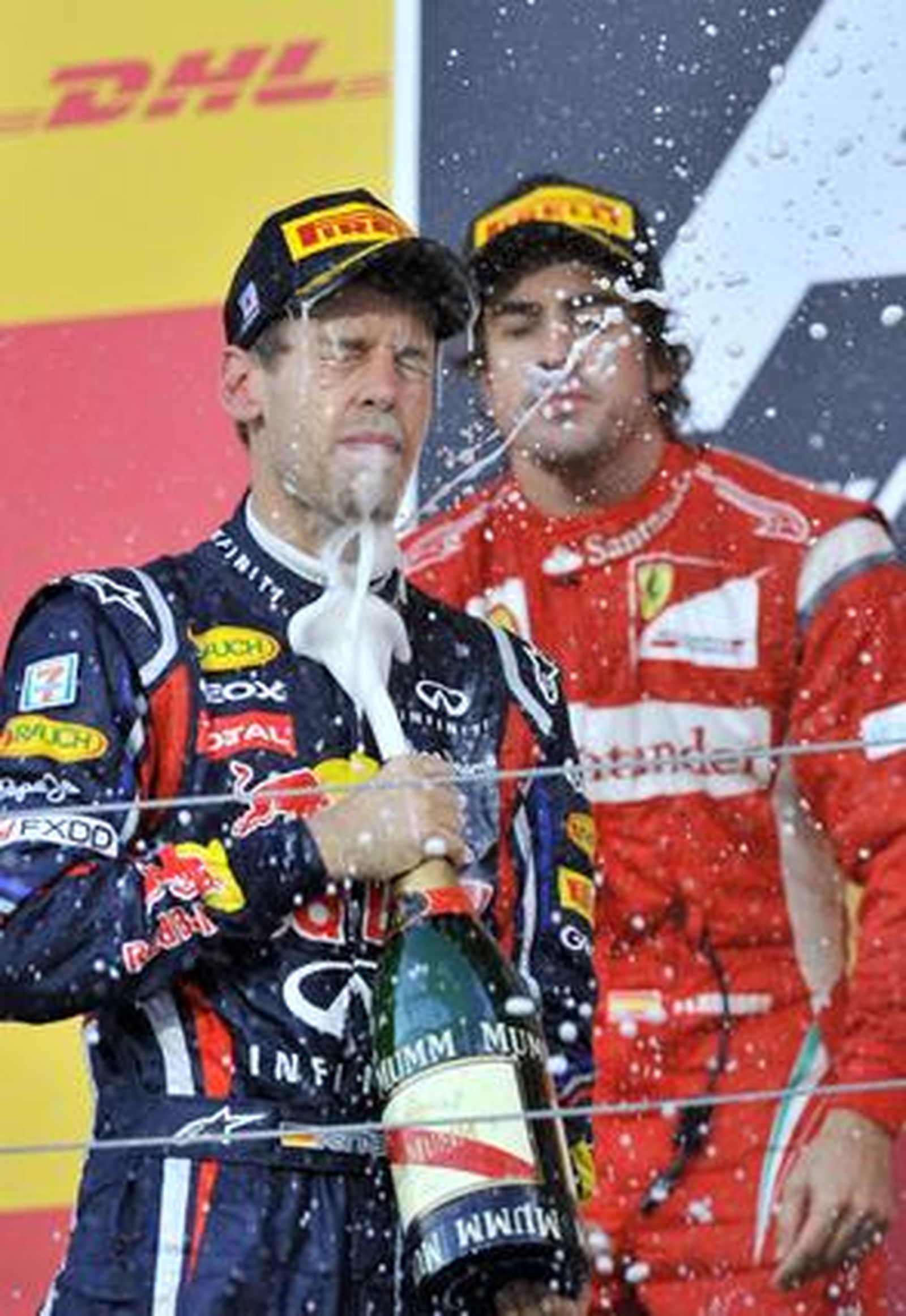 Sebastian Vettel gana en Suzuka su segundo mundial a cuatro carreras del final del campeonato. / AFP