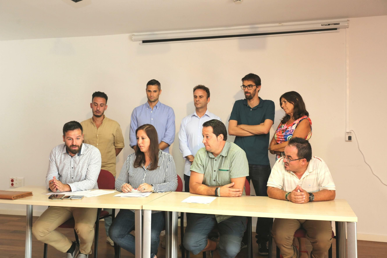 Miembros de Adelante El Puerto, el PSOE y Unión Portuense, durante una rueda de prensa conjunta en la que expusieron su opinión sobre la readmisión del gerente.