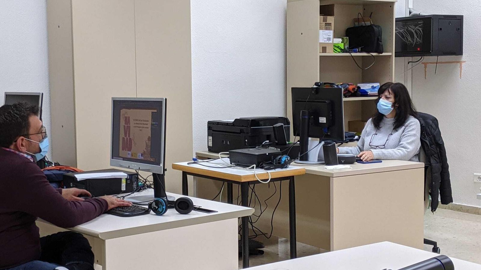 Aula de Tratamiento y Maquetación de elementos gráficos del CRMF. Aula de Tratamiento y Maquetación de elementos gráficos del CRMF.