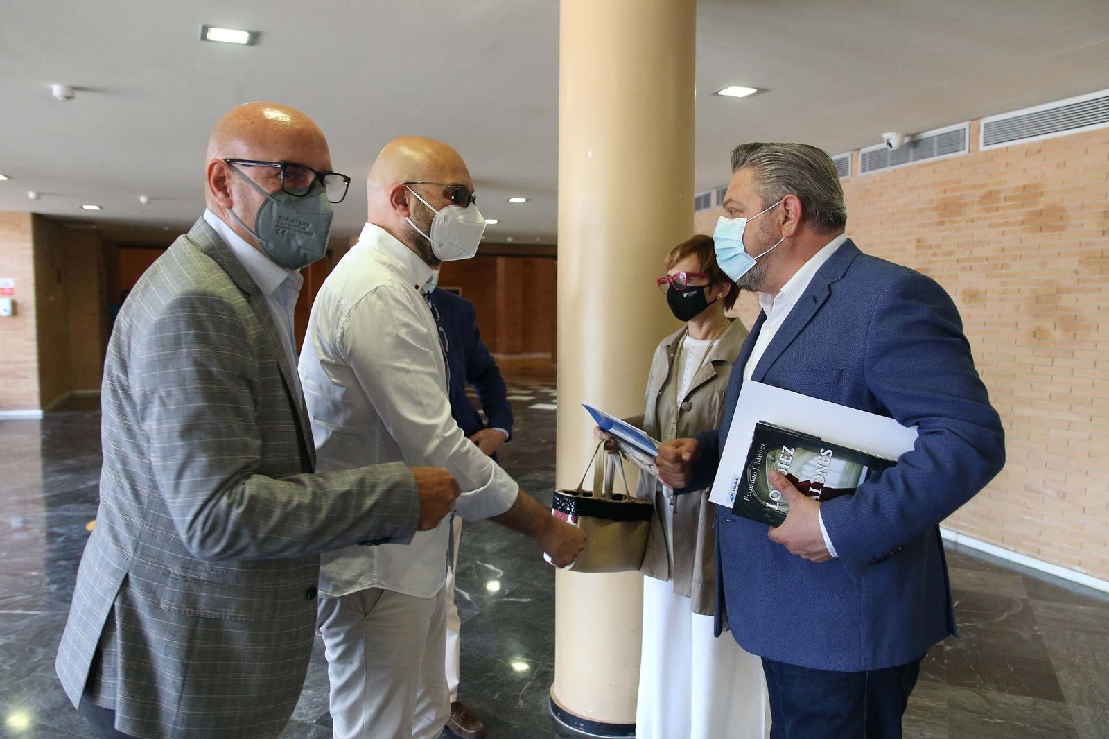 Fotogalería de Diario de los Libros, con Fernando J. Múñez y su obra 'Los diez escalones'