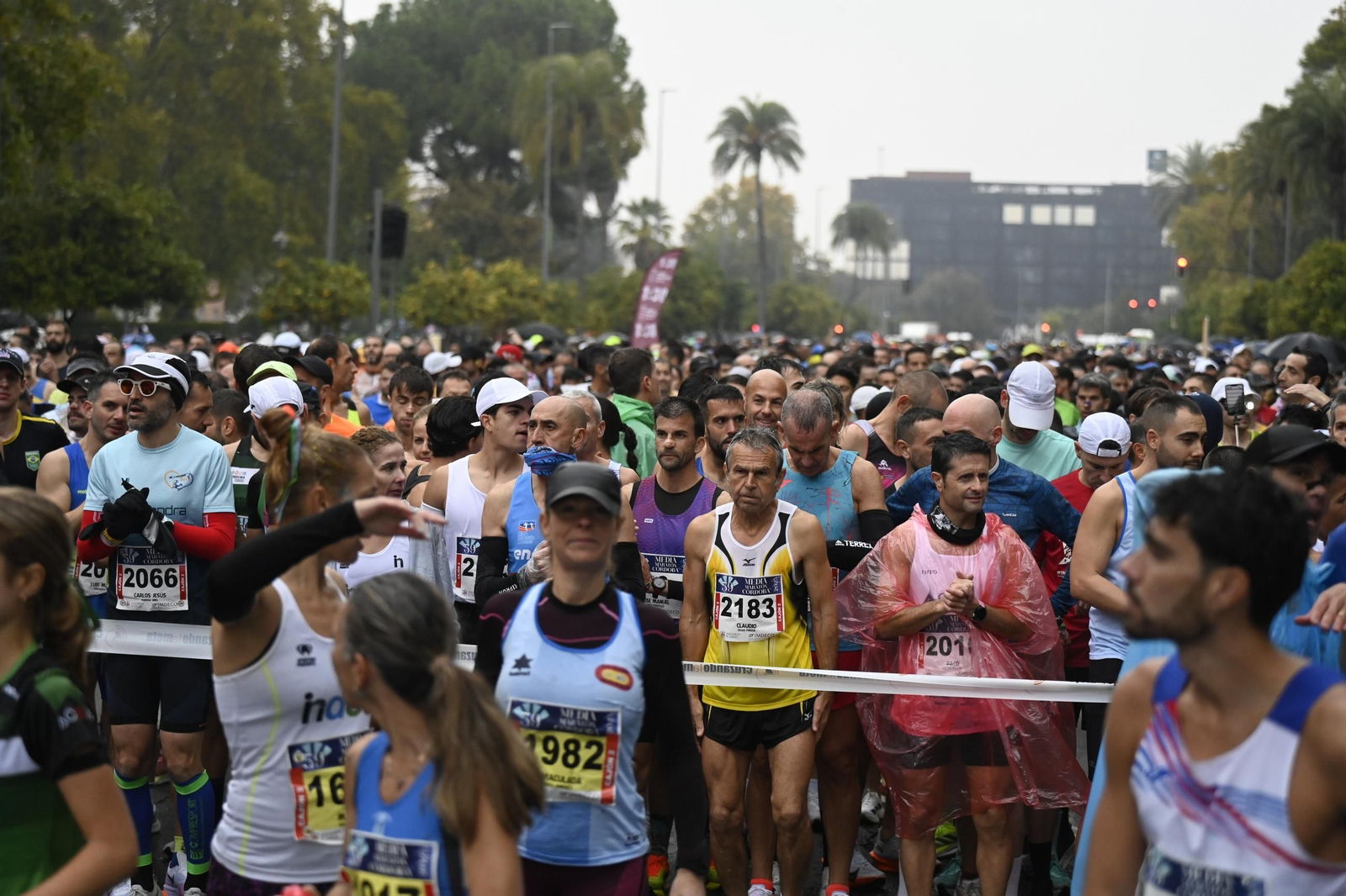 Las mejores fotos de la espectacular salida de la Media Maratón de Córdoba 2025