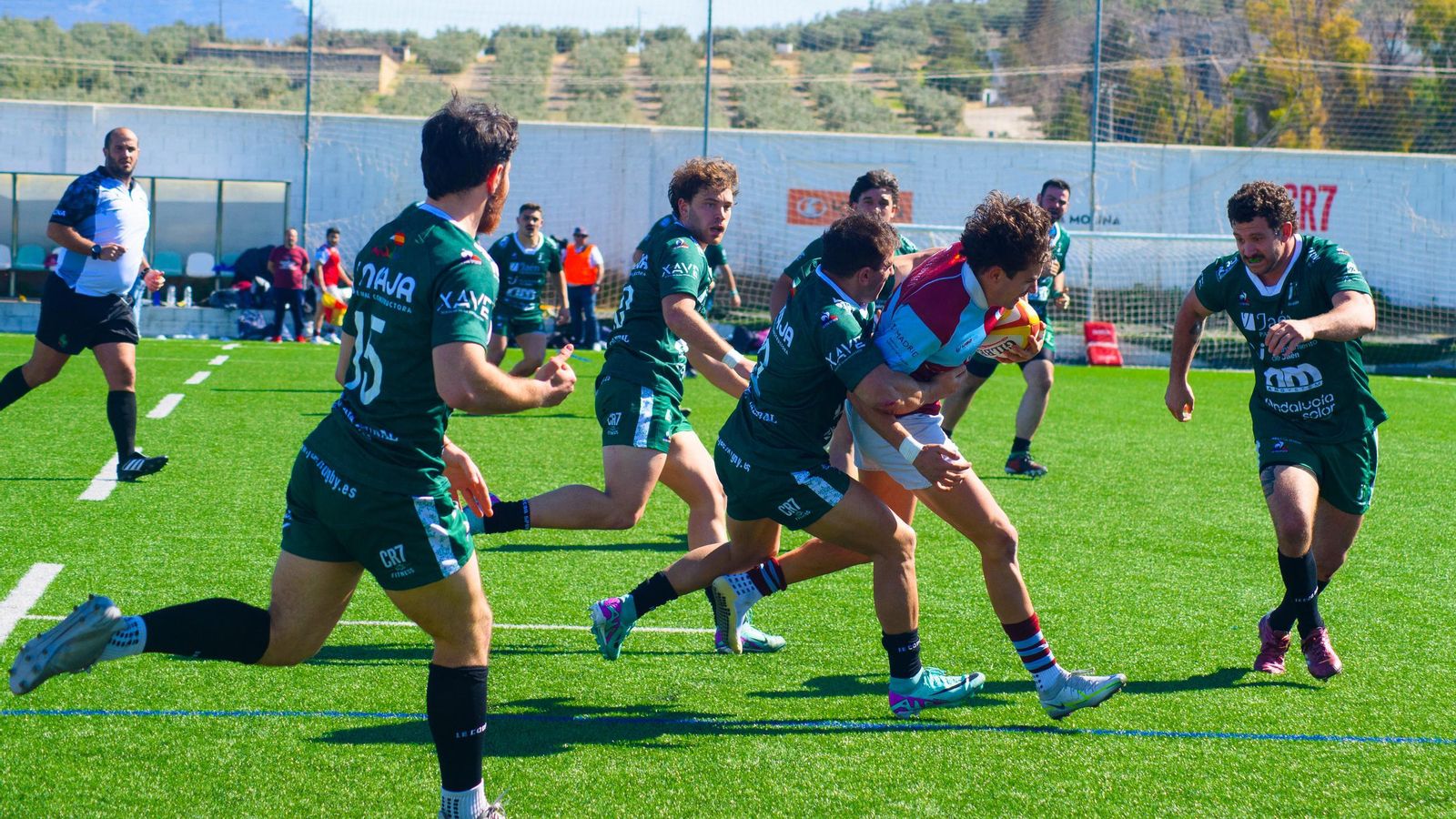 Cheto Enrique, en una acción de placaje.