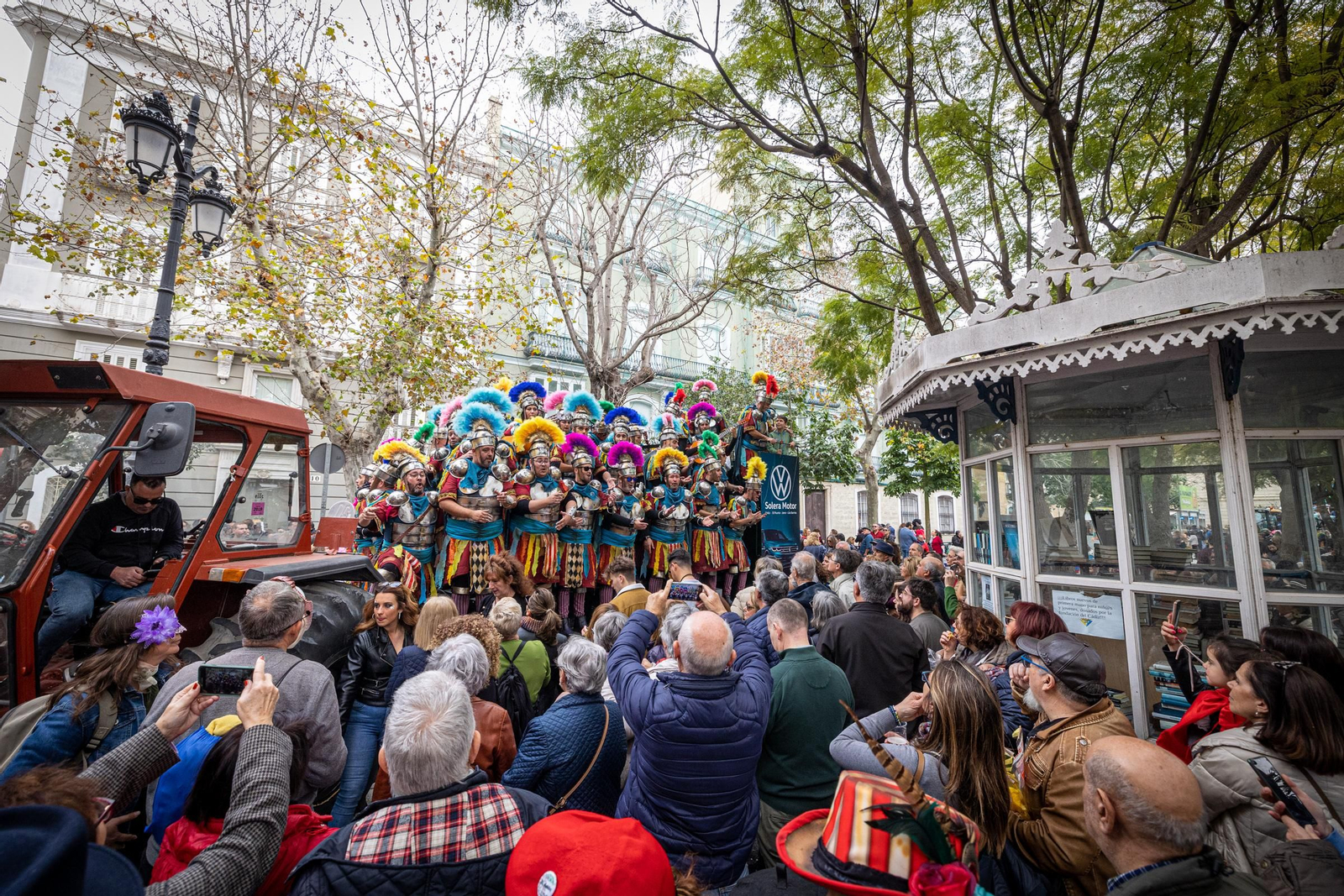 Imágenes del lunes de coros e ilegales del Carnaval de Cádiz 2023