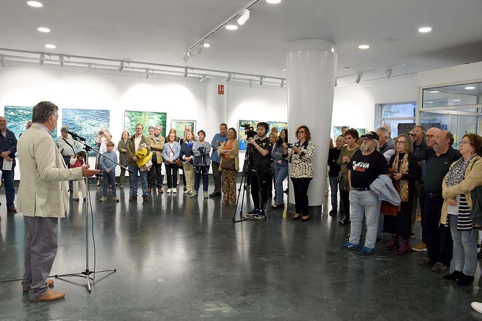 Inauguración exposición 'Naturaleza' del pintor ayamontino Juan Fernández.