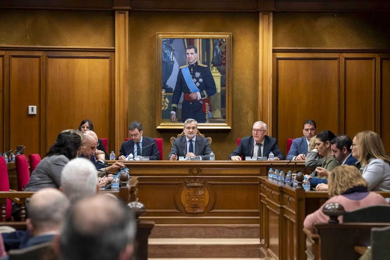 Las imágenes del primer pleno en Diputación sin Javier Aureliano García