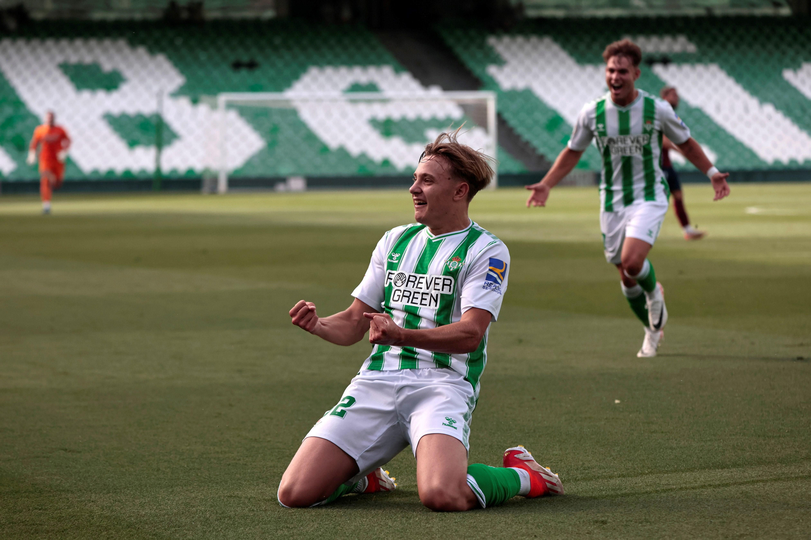 Jesús Rodríguez celebra su gol al Pontevedra en el Villamarín en el primer partido de la eliminatoria. Jesús Rodríguez celebra su gol al Pontevedra en el Villamarín en el primer partido de la eliminatoria.