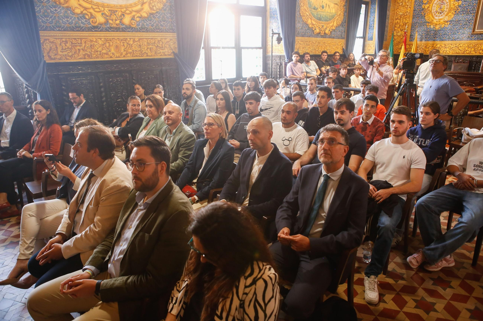 Fotos de la mesa redonda sobre economía azul y sostenibilidad, de las Cátedras Telefónica y la UCA