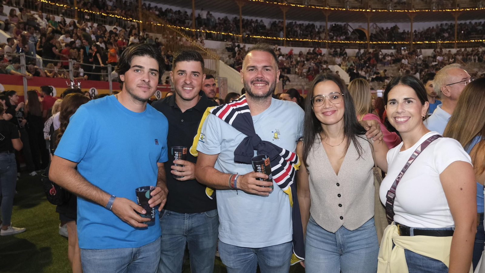El concierto de Melendi llena de fans la Plaza de Toros de Almería, en imágenes