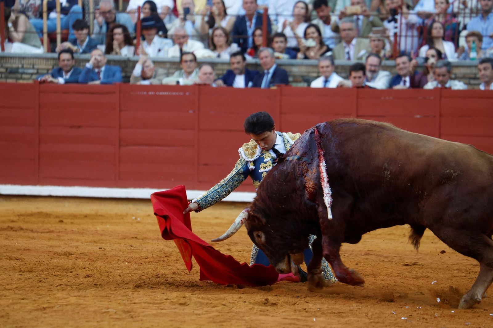 Manuel Román, Juan Ortega y Roca Rey, en la plaza de toros de Córdoba