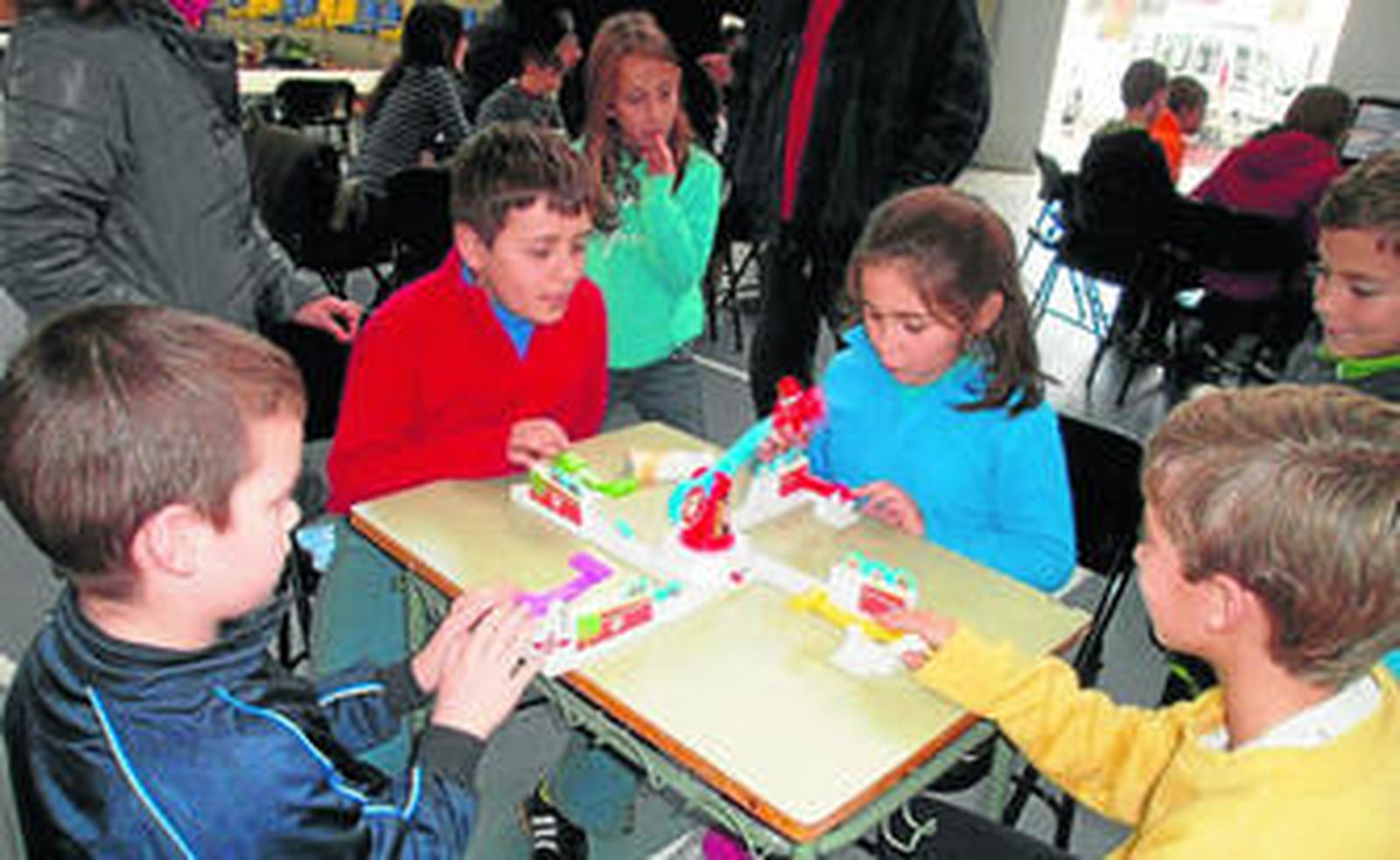 Treinta jóvenes agudizan su ingenio y estrategia en unas jornadas de rol