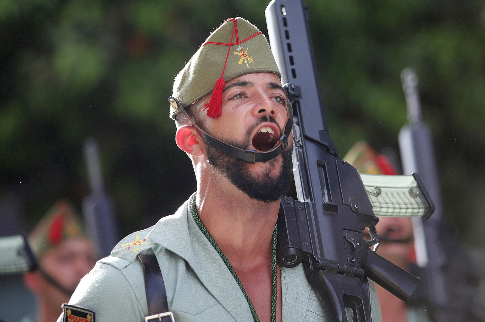 Sábado de Pasión: Imágenes de La Legión con el Cristo de la Vera+Cruz