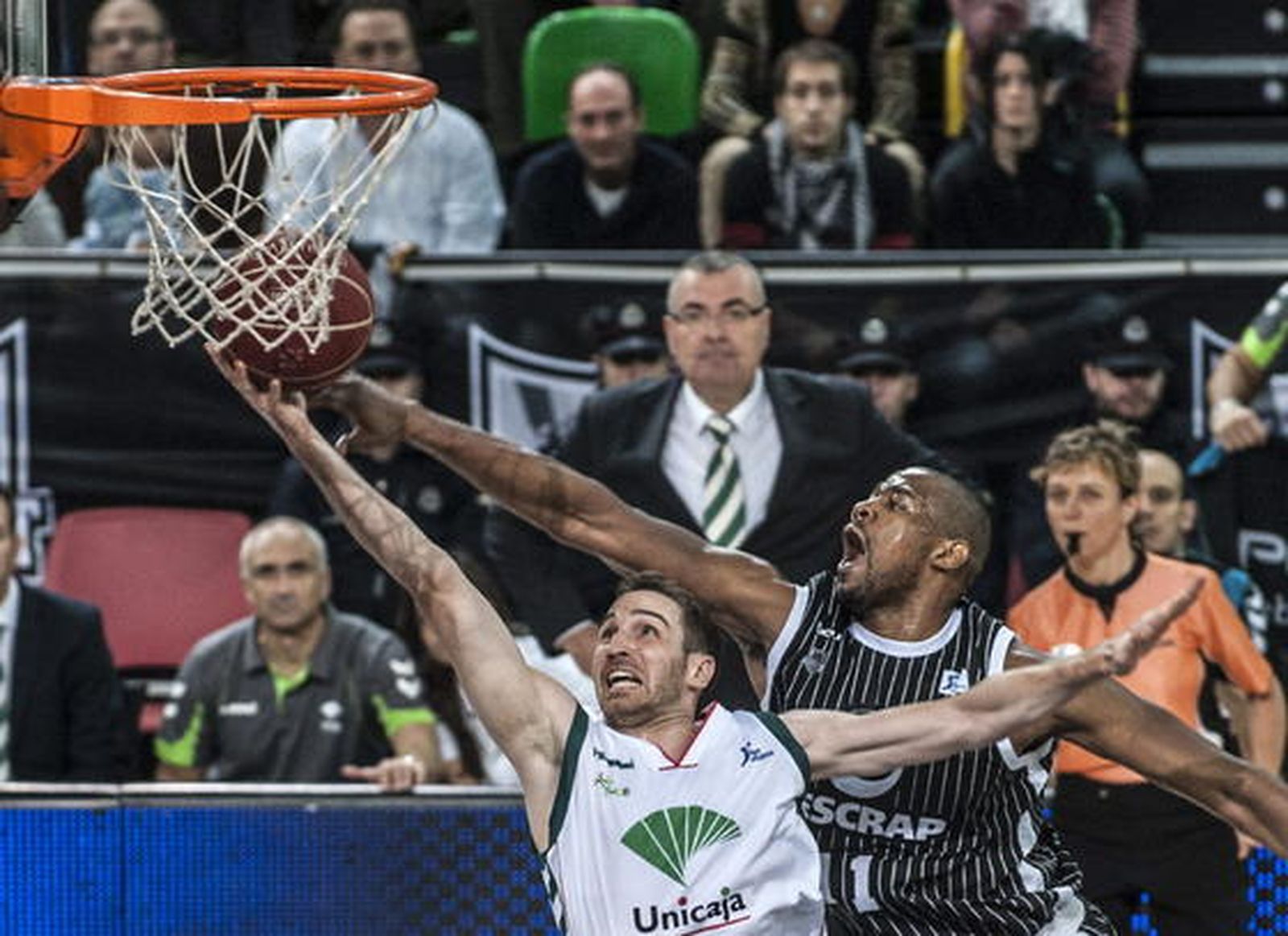 Ante un equipo de nivel similar y con cualidades parecidas como el Gescrap, el Unicaja ve cortada su racha de victorias y evidencia sus carencias ocultadas en esta secuencia triunfal previa.

Foto: EFE