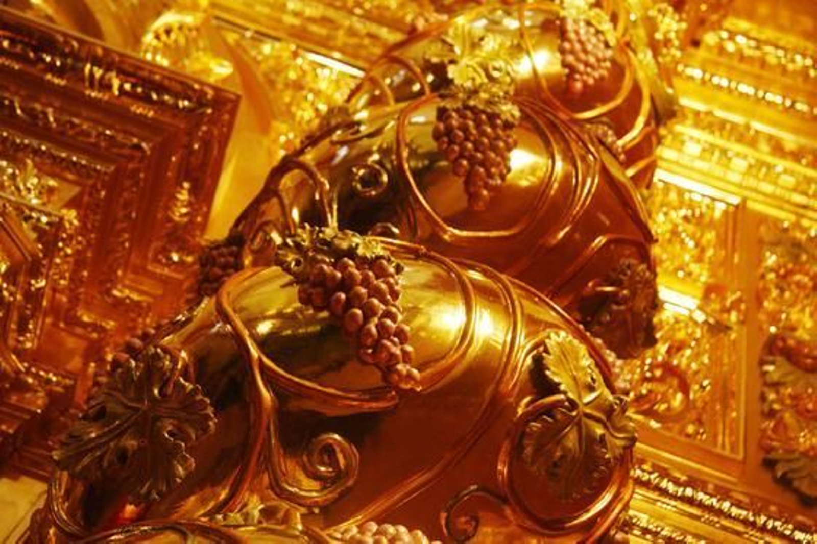 Mármol, bronce y madera son los materiales que forman el monumental retablo que acogerá al Cristo de la Expiración.

Foto: Victoria Hidalgo