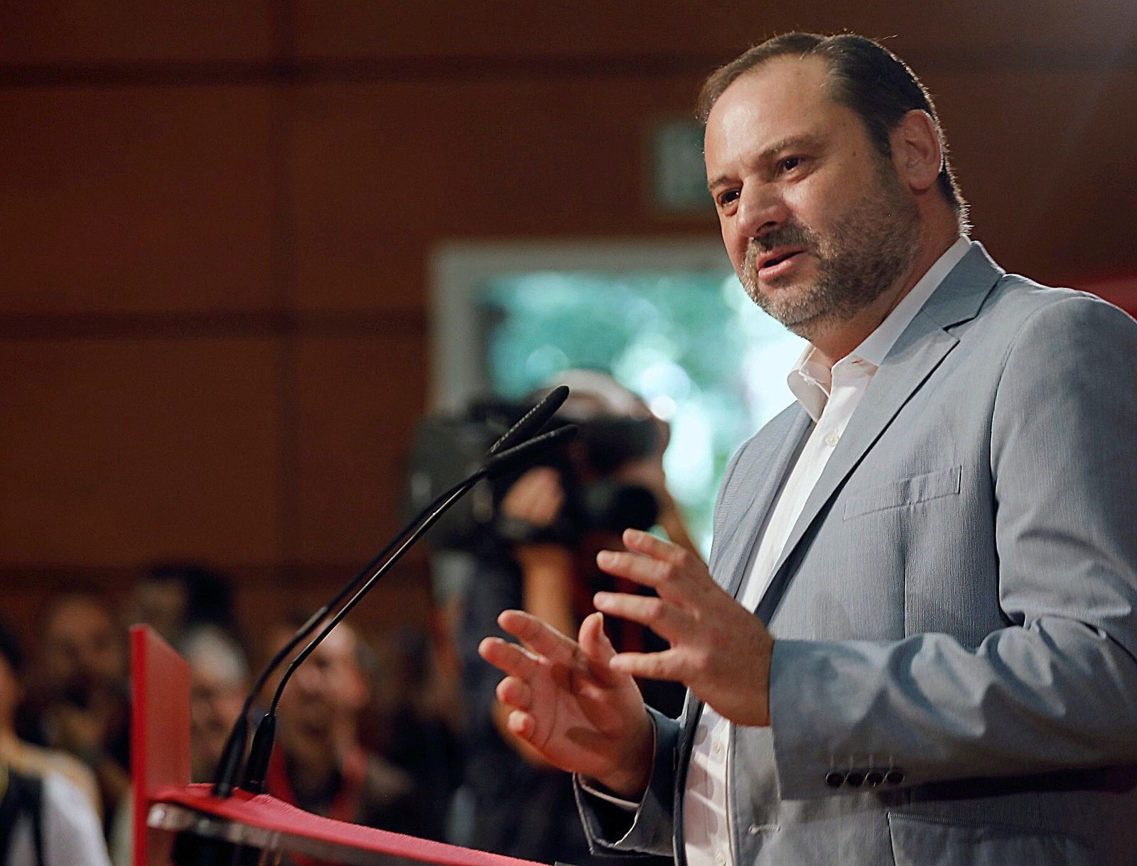 Ábalos, durante la celebración de la Fiesta de la Rosa en Valencia.