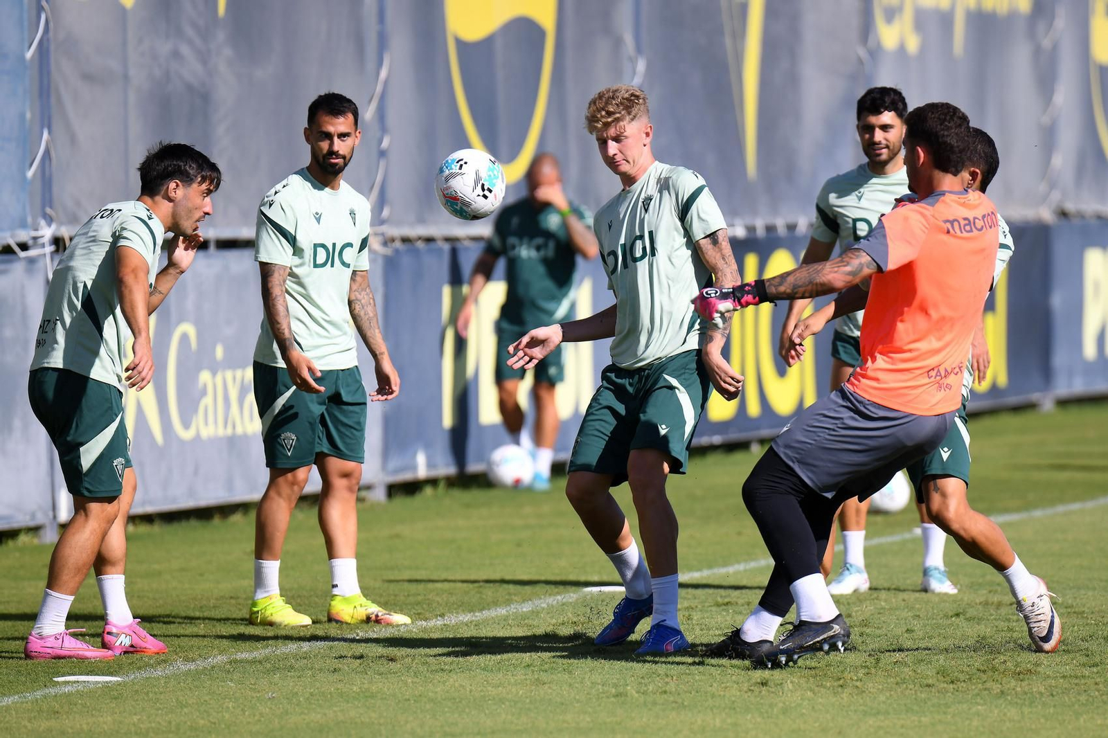 Pelayo Fernández se estrena en una convocatoria.