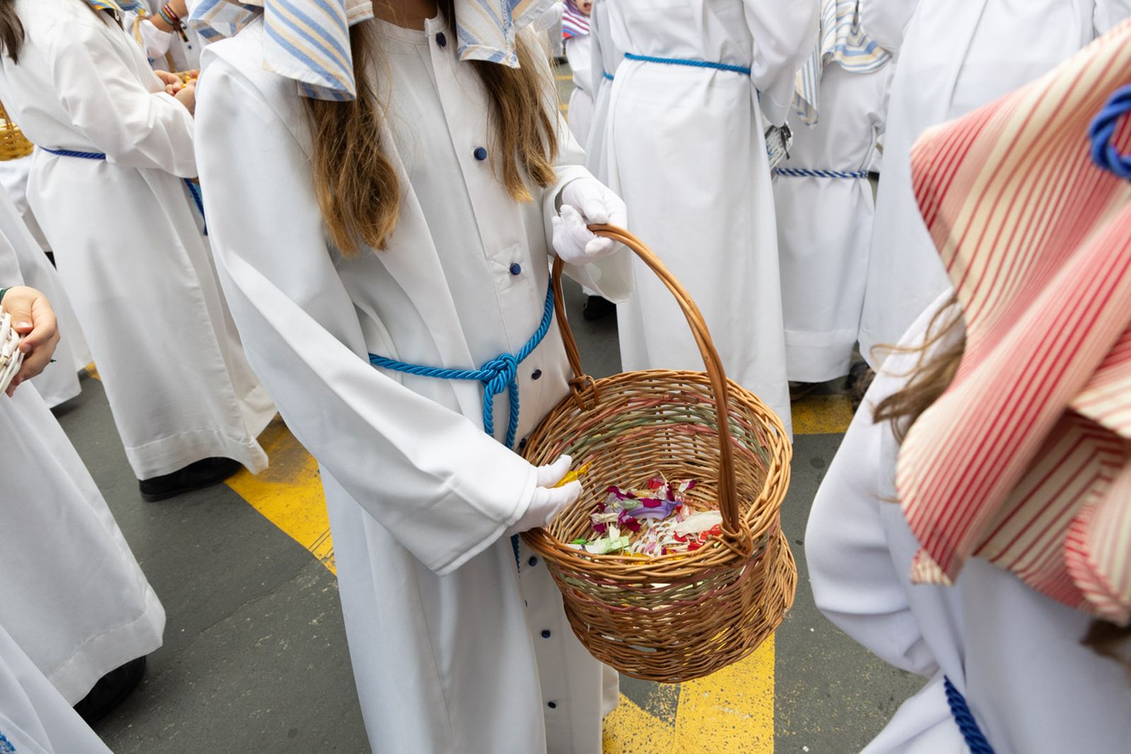 Los jiennenses se echan a la calle para presenciar la primera de las procesiones de la jornada: la Borriquilla (I)