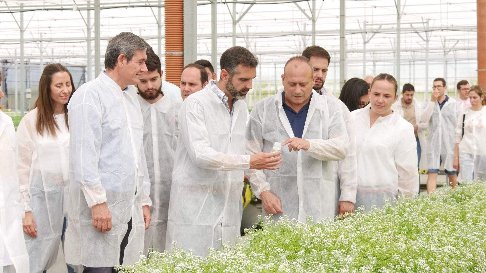 Manuel Cortés y Ramón Fernández-Pacheco han visitado 'Semilleros Los Crespos'.