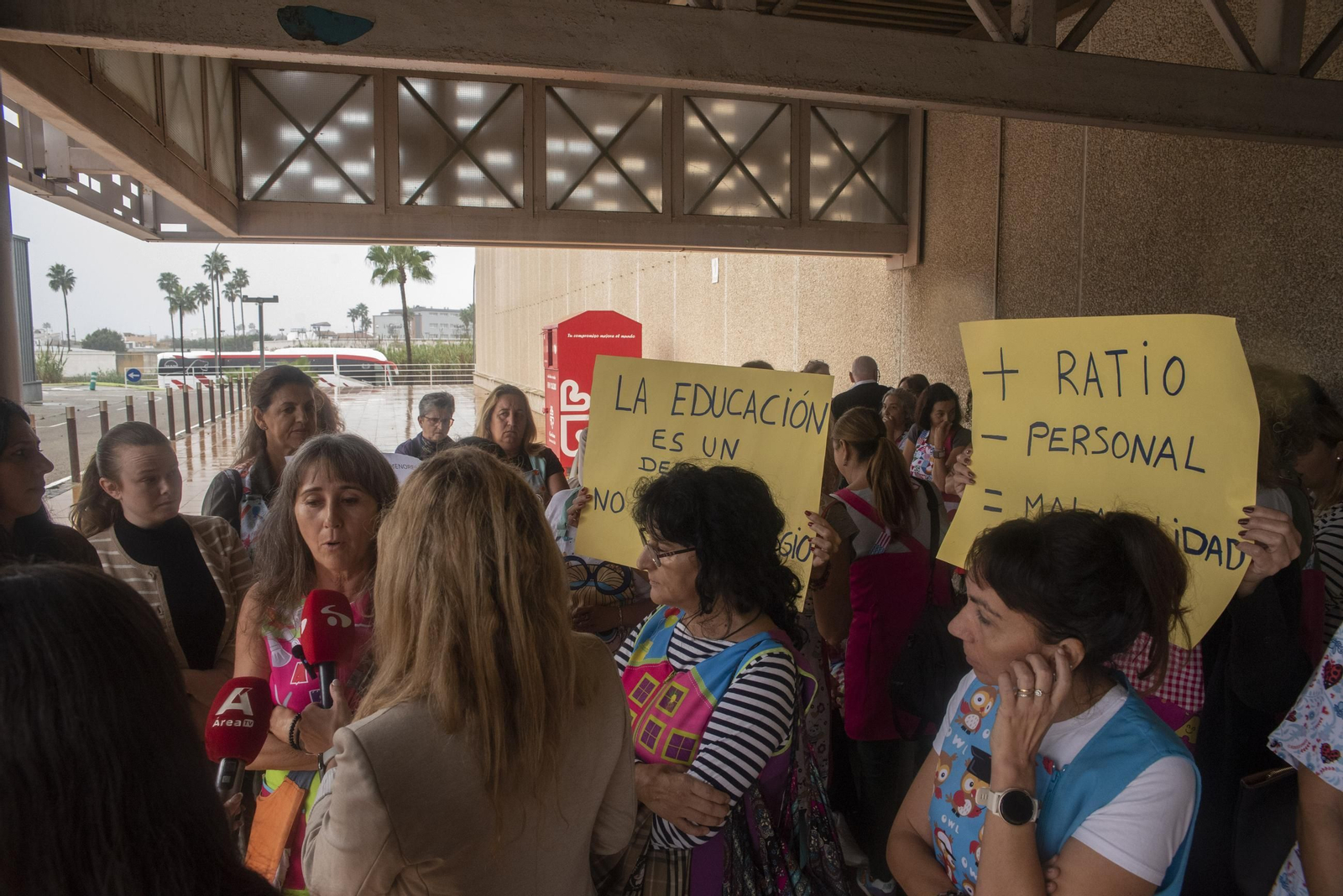Las fotos de la concentración en La Línea contra el aumento de ratios y la falta de personal en las escuelas infantiles