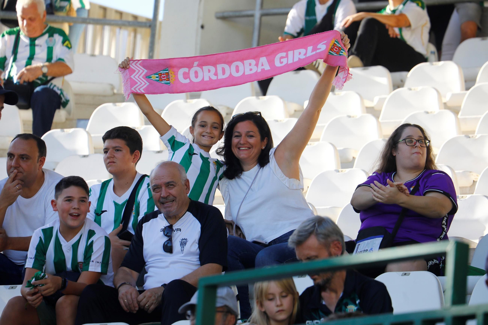 Las mejores fotos del ambiente en El Arcángel para el Córdoba CF - Racing de Ferrol