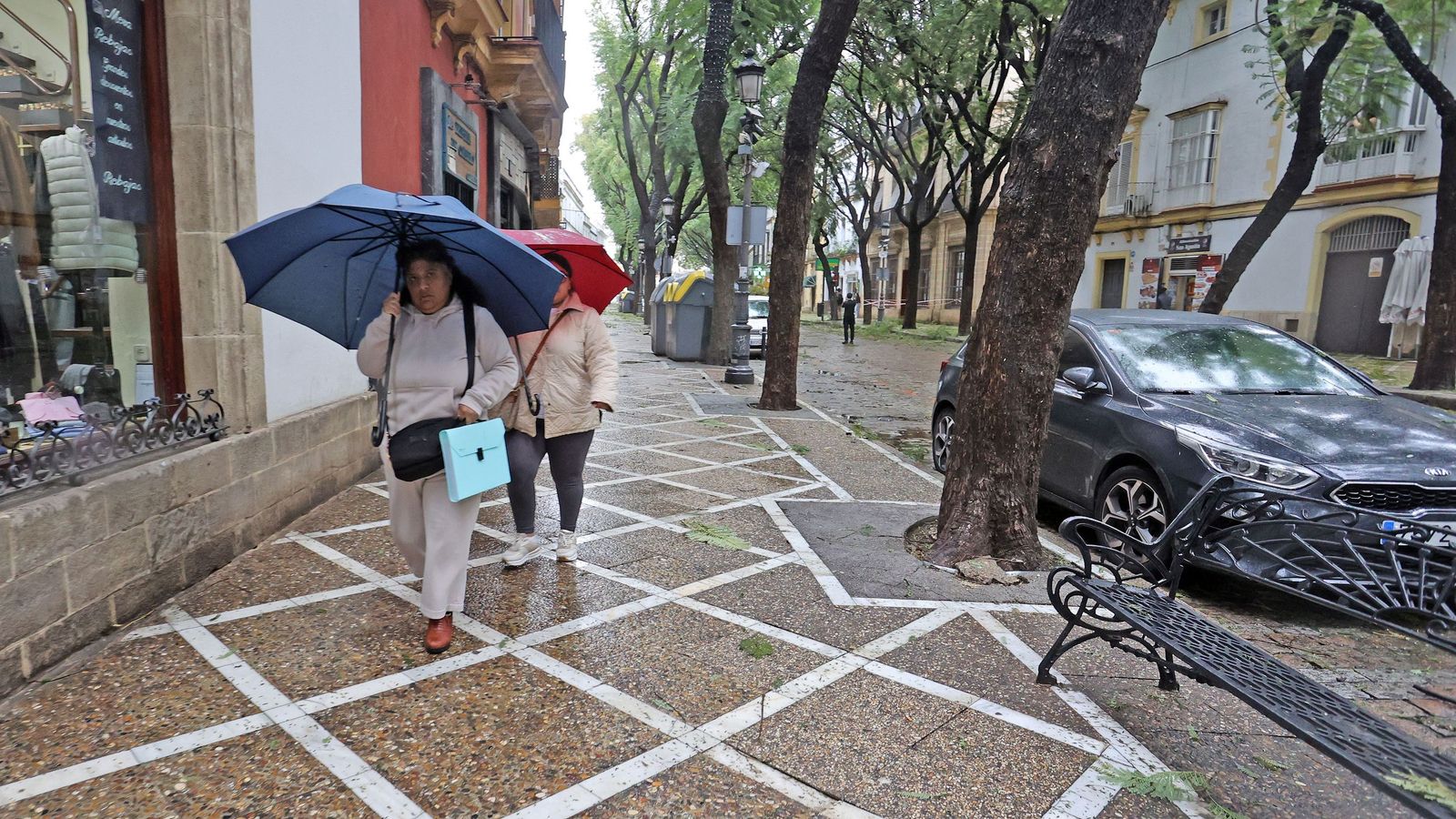 Imágenes del paso de la borrasca Kristin por el centro de Jerez