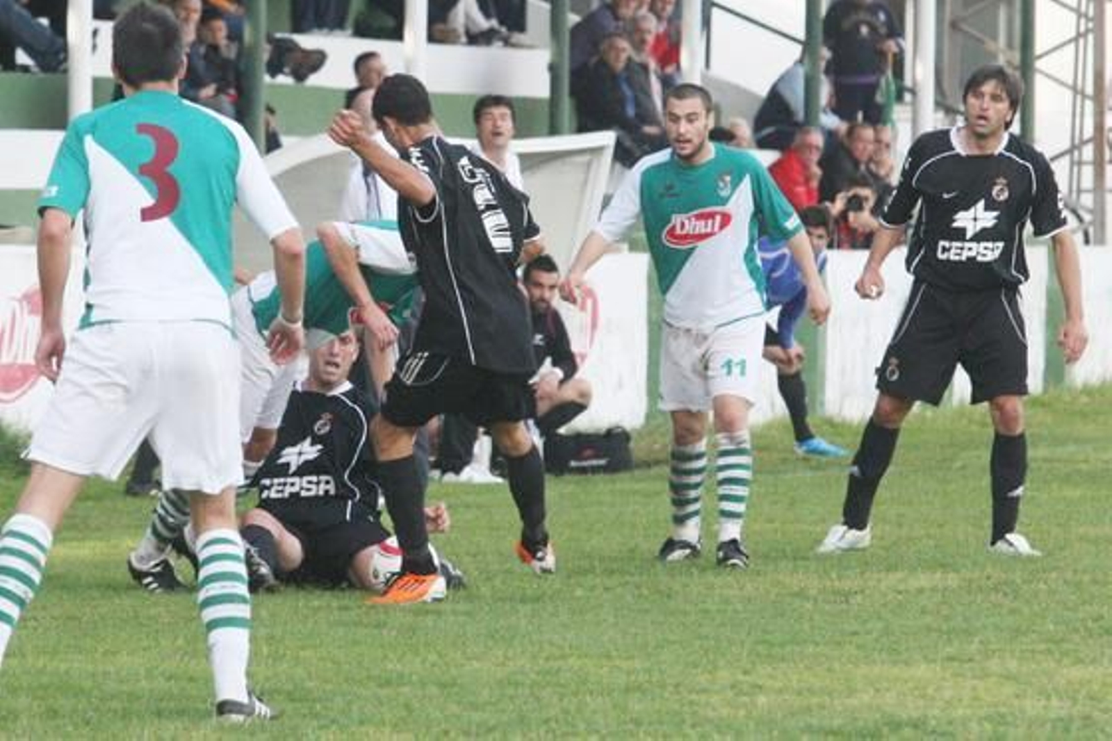 Los linenses empatan sin goles en Puerto Real y celebran el título de campeón de Liga.

Foto: Paco Guerrero