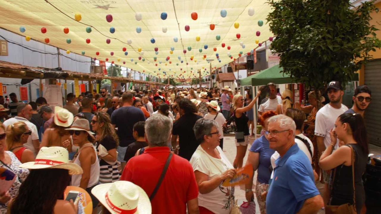 Animación en el arranque de la feria de Almuñécar