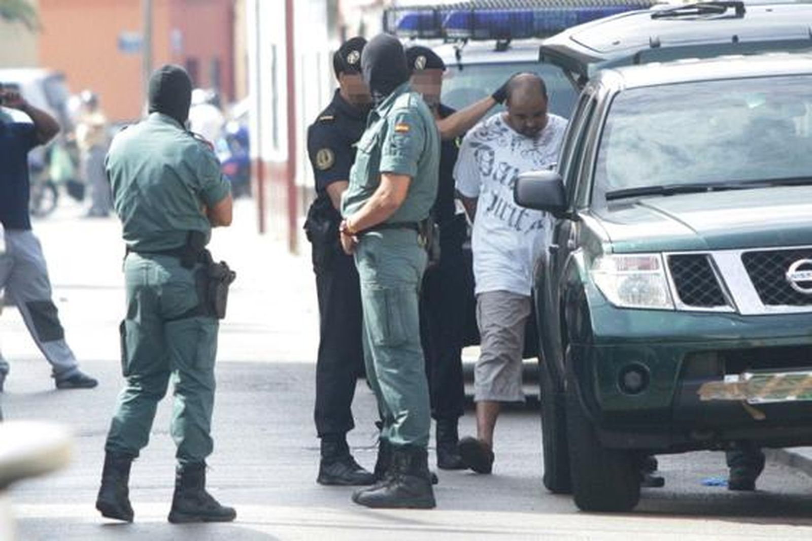 La Guardia Civil detiene a un hombre en La Línea por su presunta implicación con el terrorismo yihadista./  J.M Quiñones