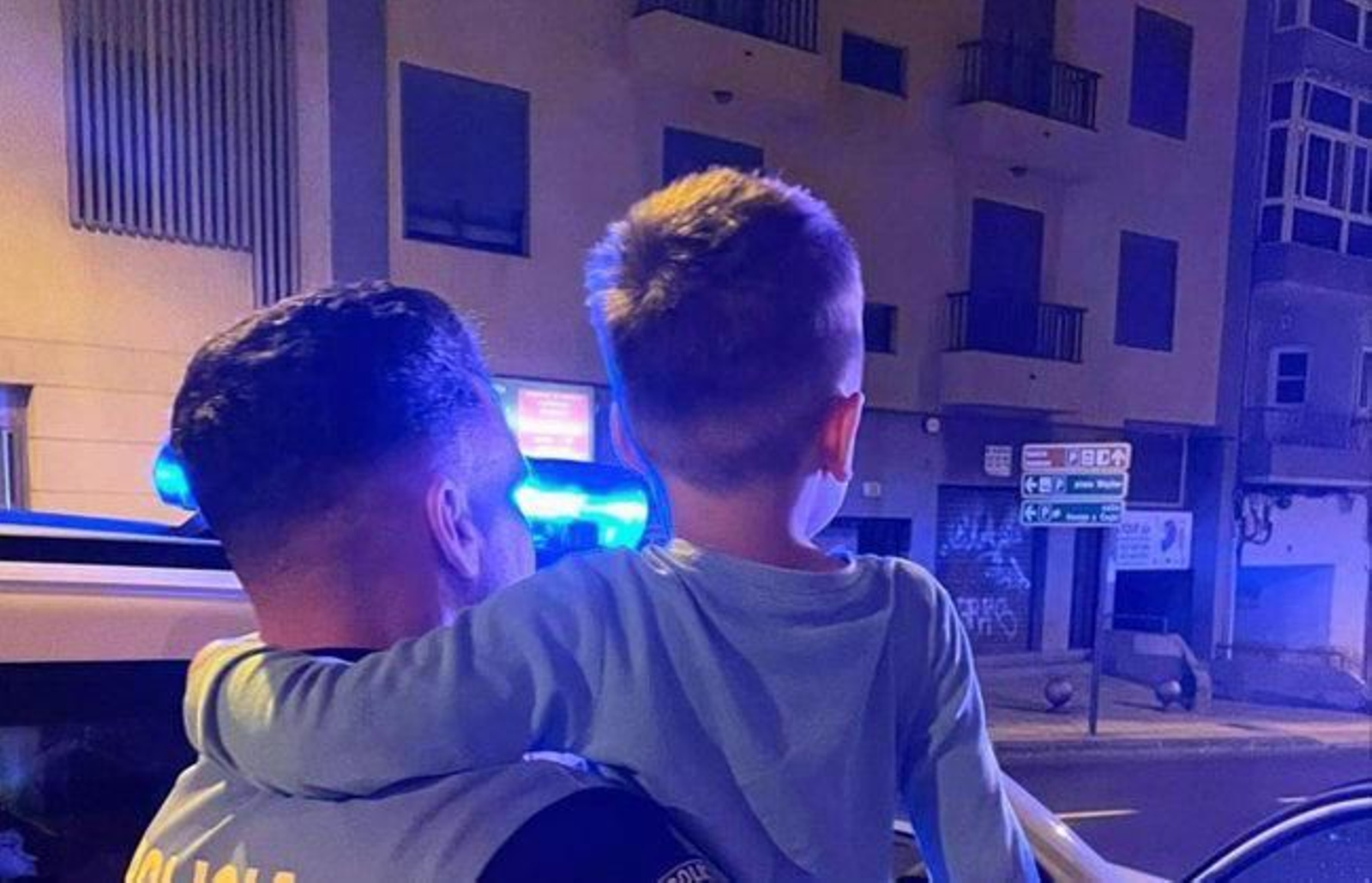 Encuentran a un niño de seis años deambulando solo de madrugada por las calles de Tenerife