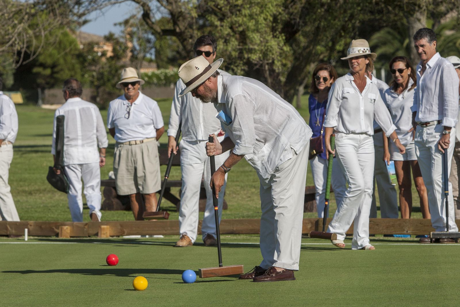 Uno de los que se atrevieron a probar suerte el día de la inauguración del campo, con el mazo en las manos.