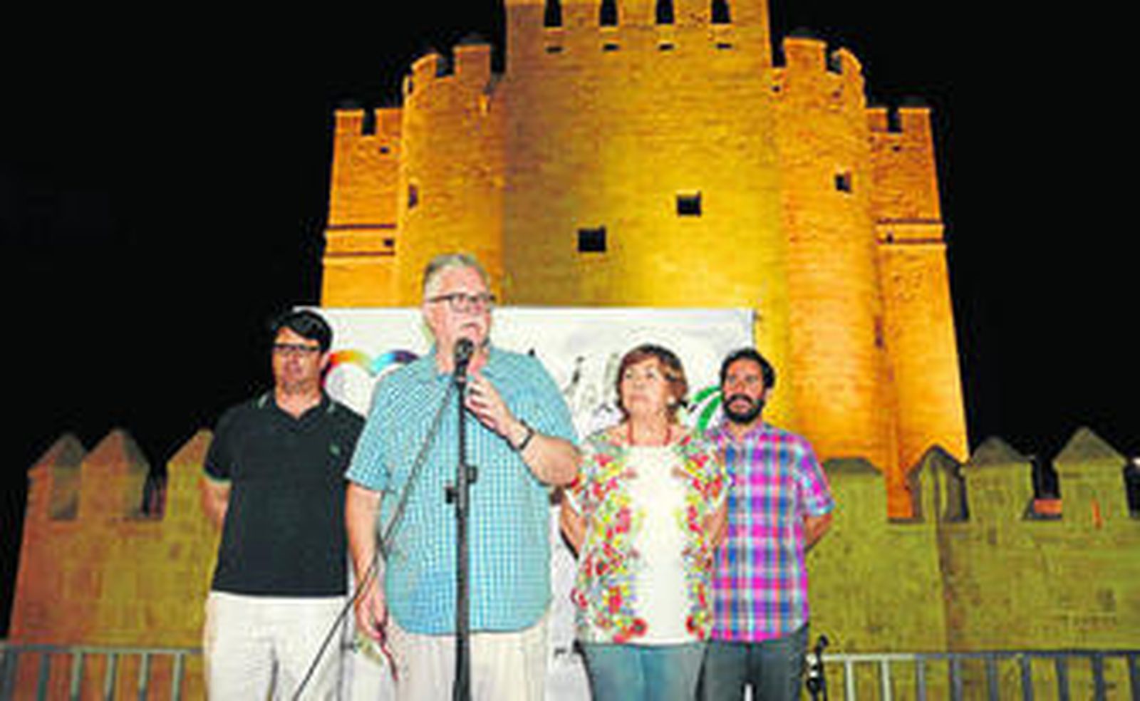 Pedro García, Manuel Monereo, Antonia Parrado y David Moscoso anoche junto a la Calahorra.