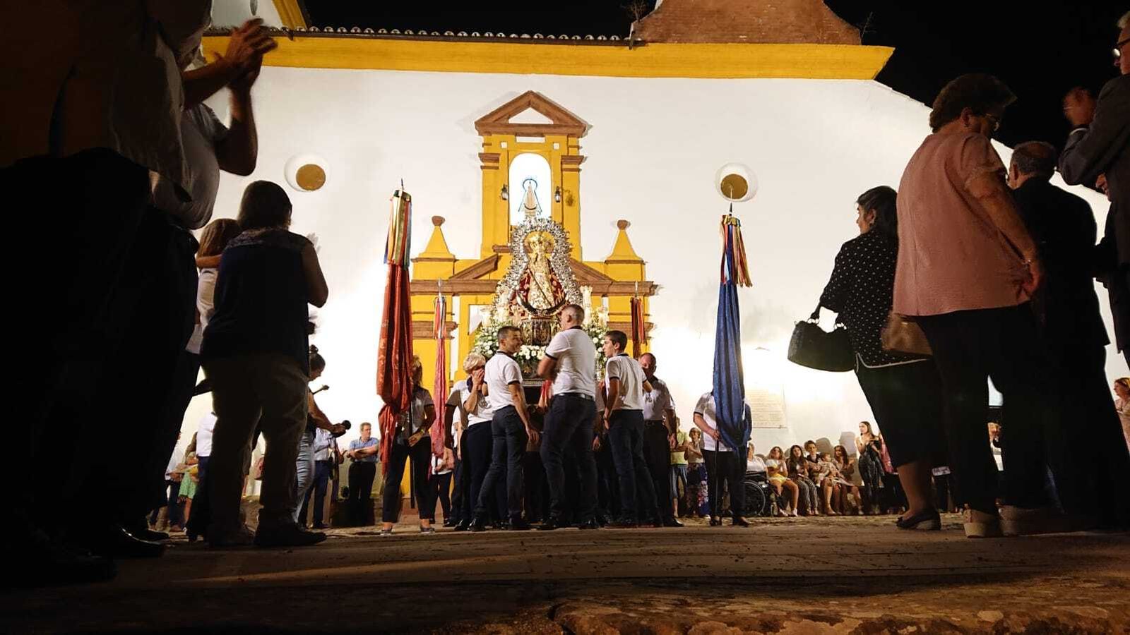 La Virgen de la Estrella, a su llegada a su ermita-santuario en Villa del Río.