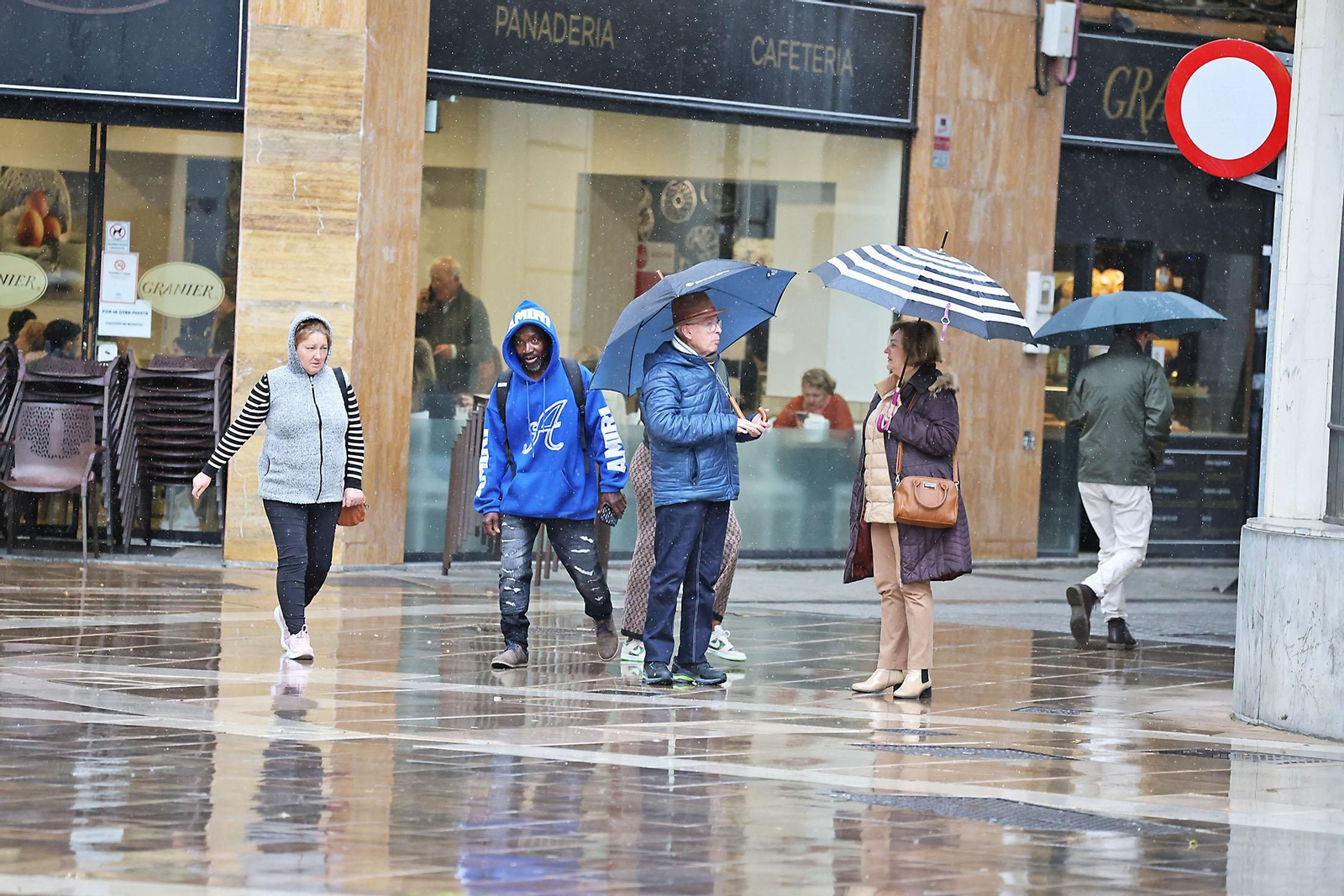 Las imágenes de la lluviosa mañana del jueves 13 de marzo en Huelva